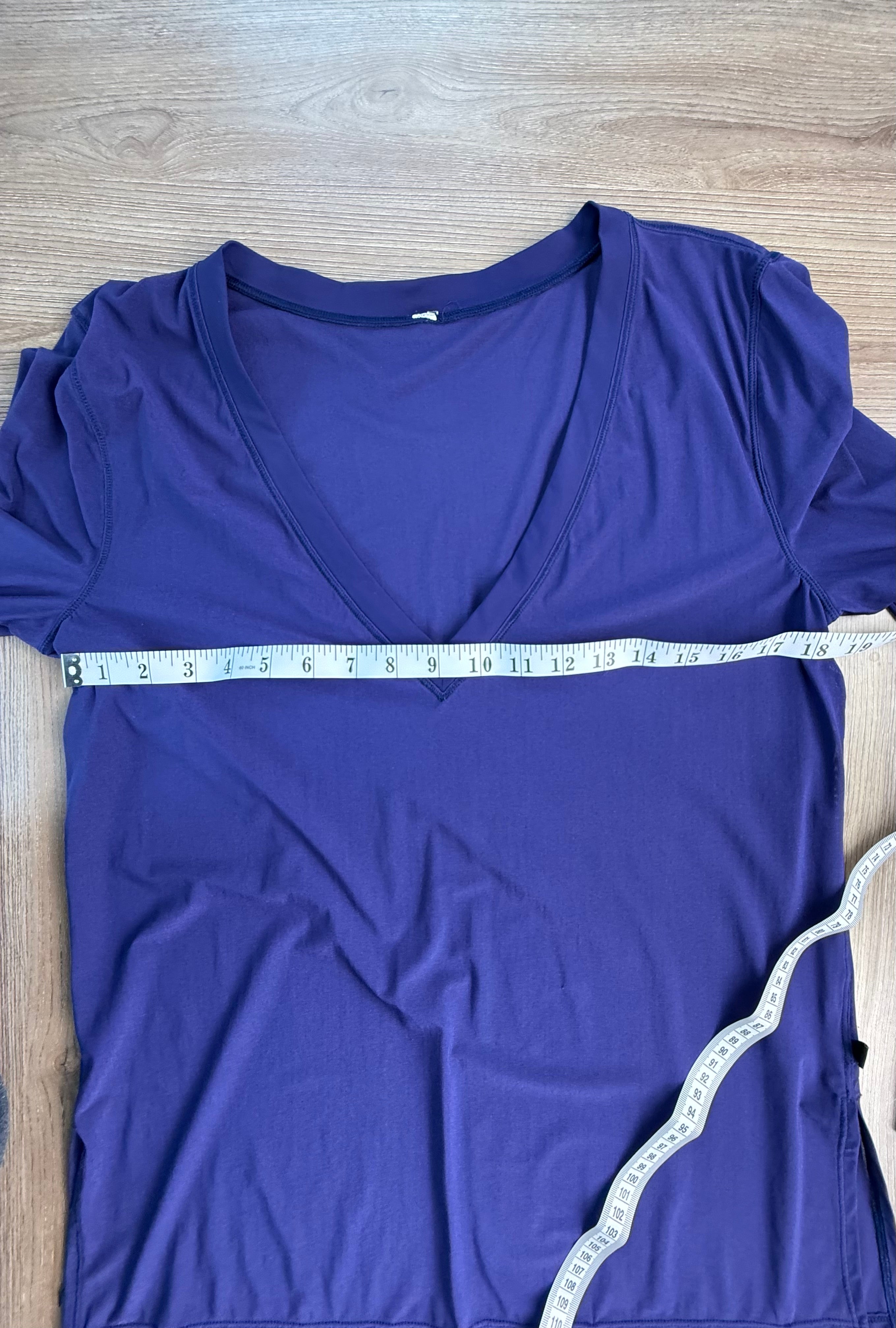Lululemon long sleeved top measuring 36" bust