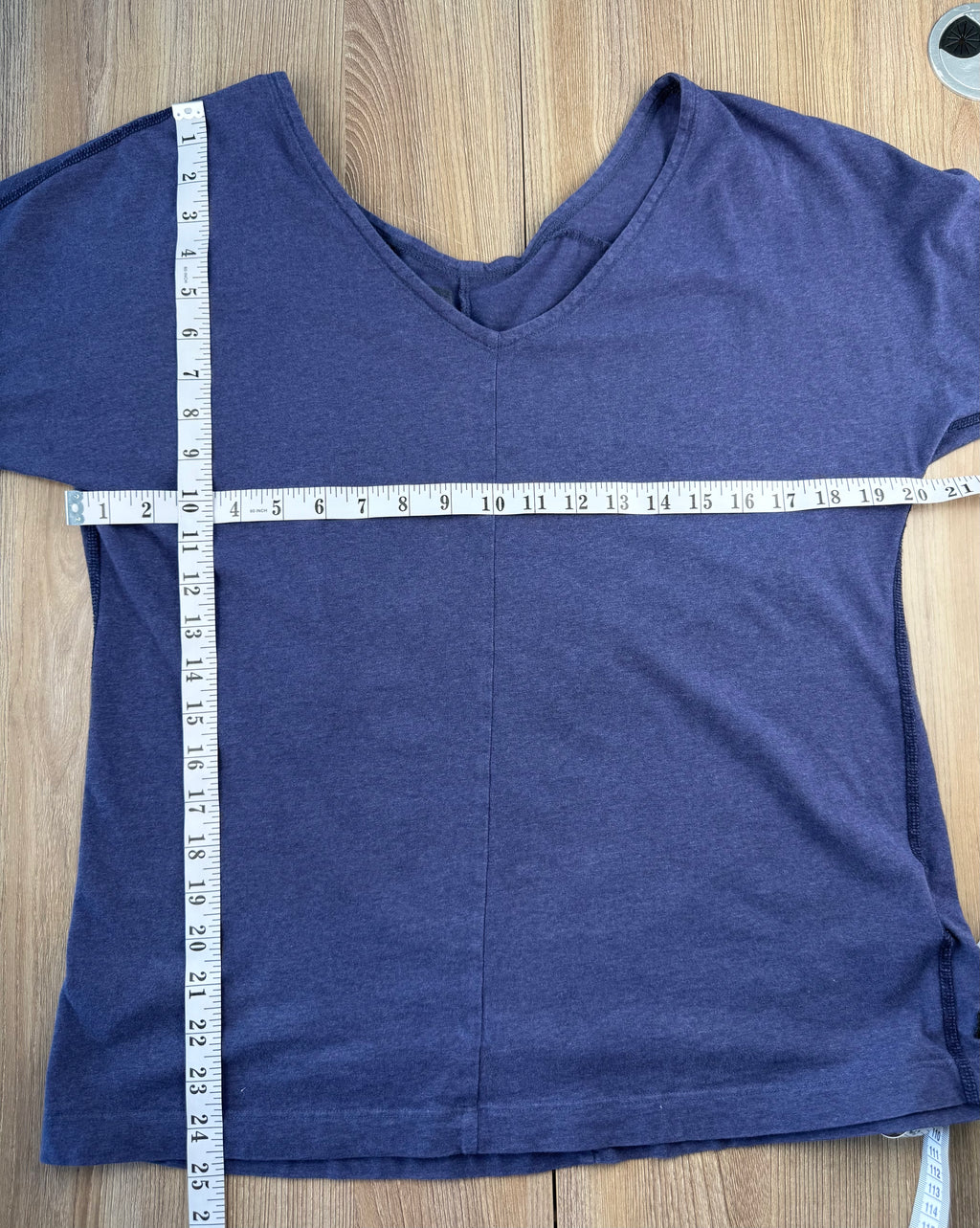 MEC Organic Cotton Long Sleeve Top in blue measuring 40" bust and 25" shoulder to hem