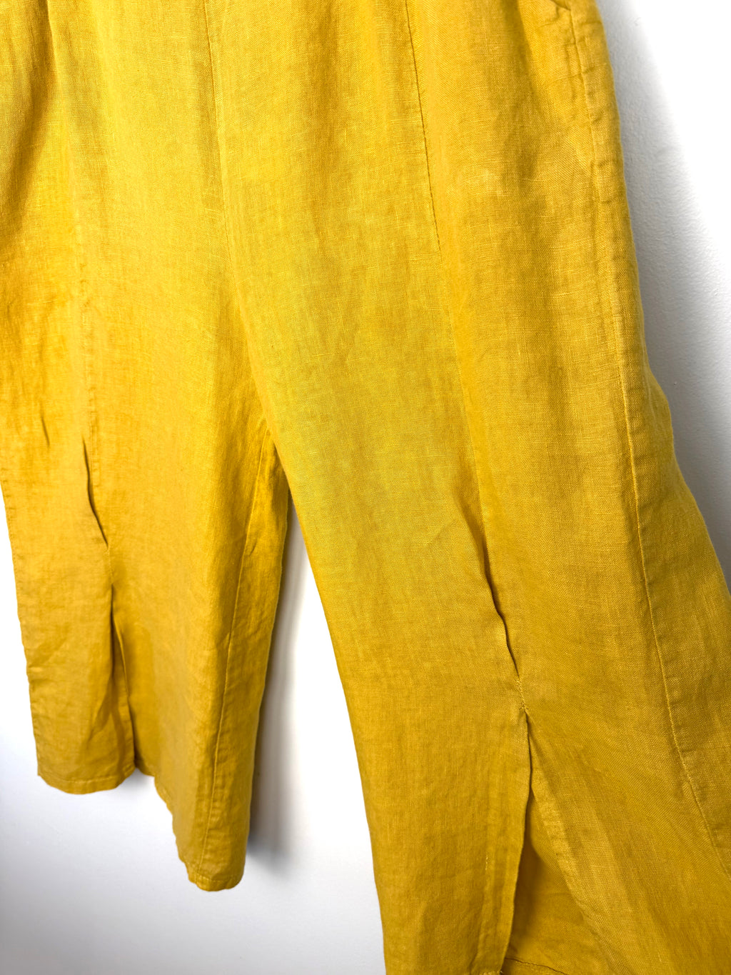 Made in Italy Alessia Santi Linen Wide Leg Pants showing culotte style cut 
