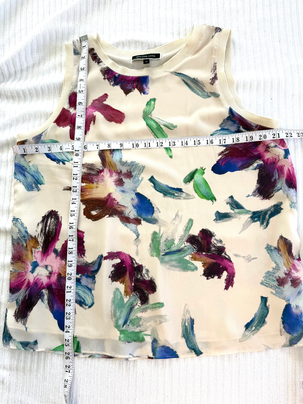Melanie Lyne Sleeveless Top | Size 14 at Blue Sparrow Shop measuring 42" bust and 26" shoulder to hem 