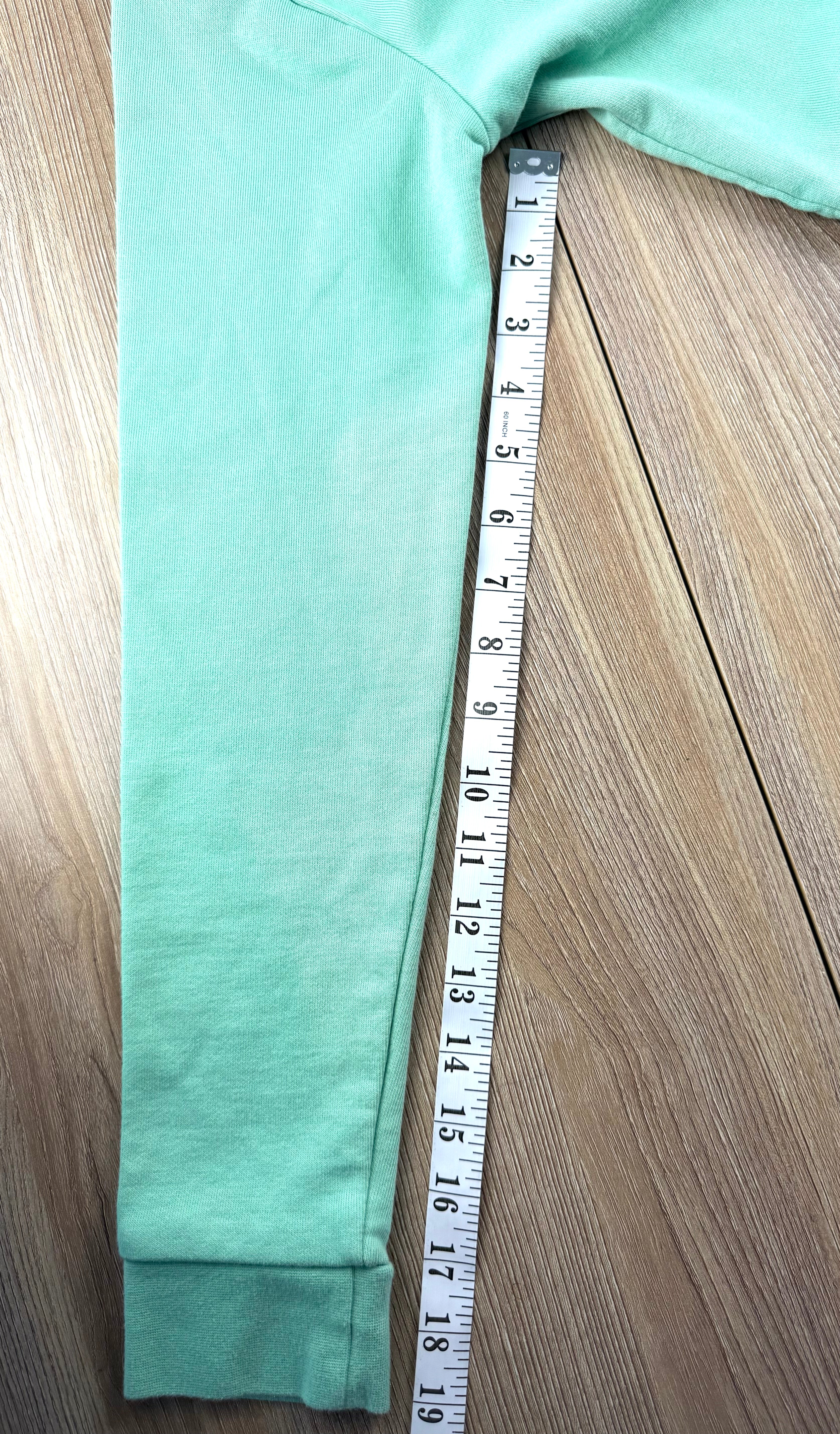 Mint green Kappa cropped sweatshirt inside label 80% cotton sweatshirt measuring 19" sleeve length