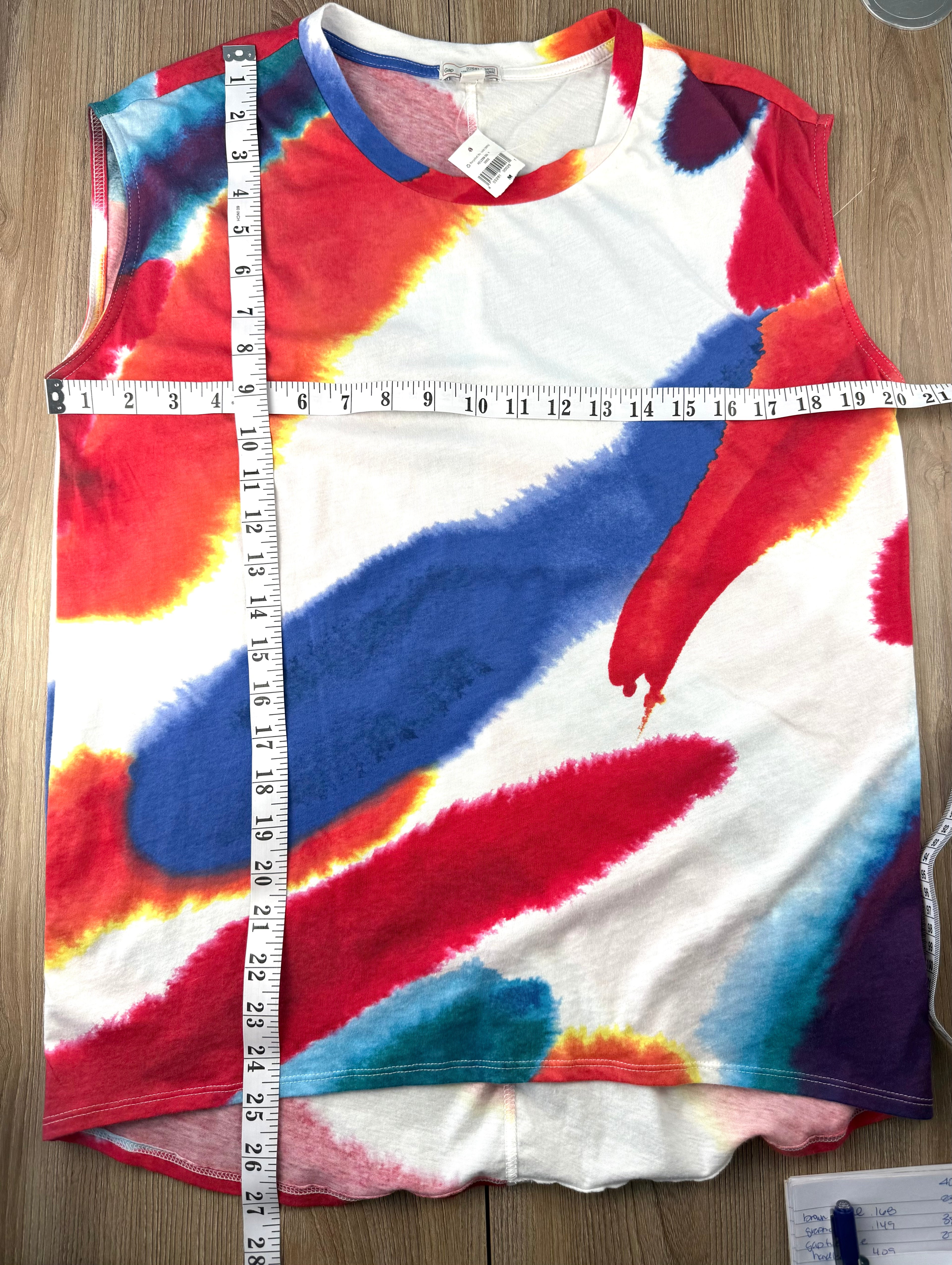 NWT Gap Tie Dye Tee measuring 40" bust and 25" shoulder to hem front 27" back 