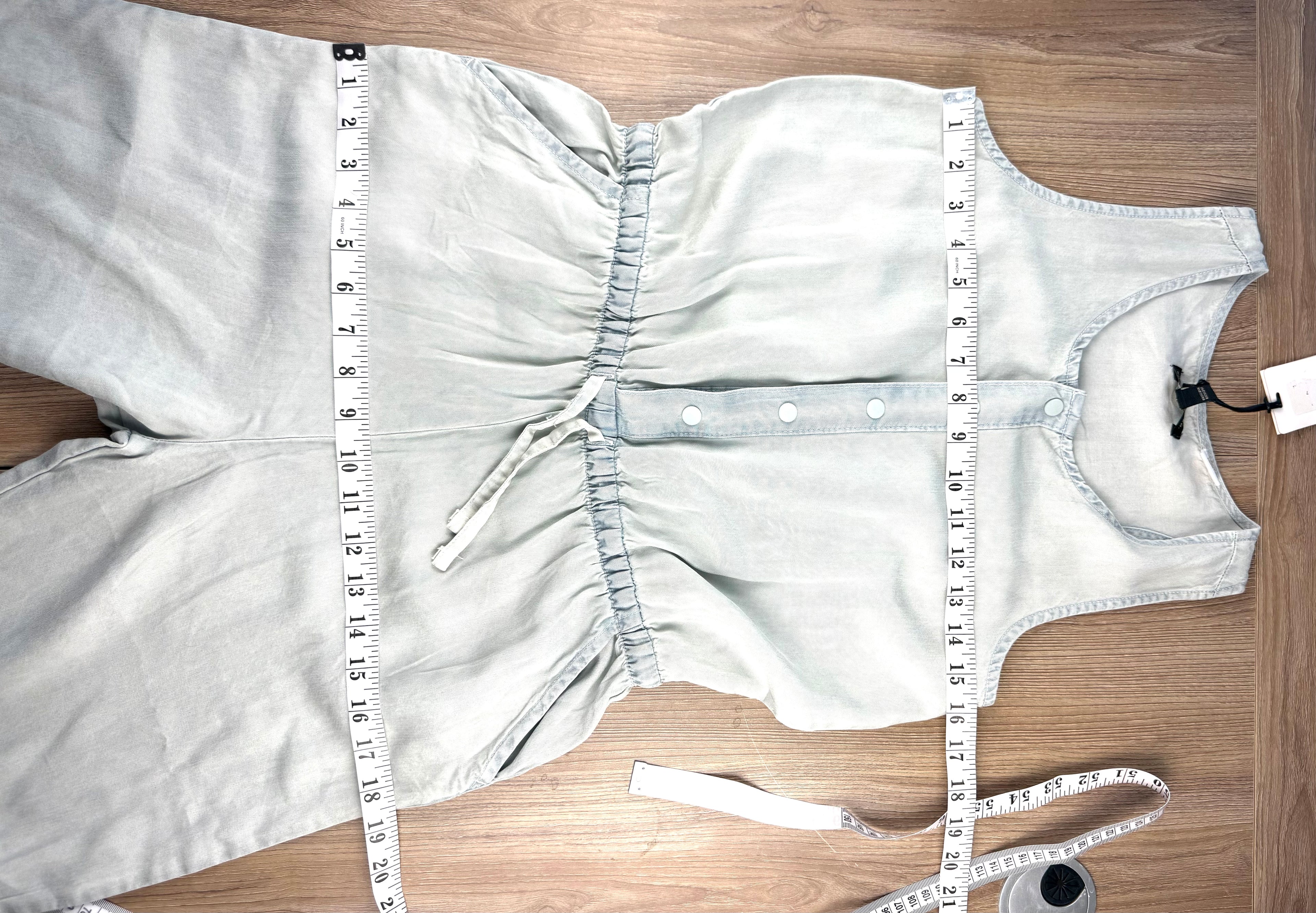 NWT Silver Jeans Co. Jumpsuit measuring 32" bust and 38" hips 