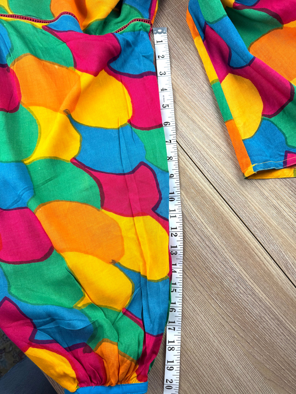 NWT multicoloured bold pattern tunic blouse or dress measuring 20" sleeve length 