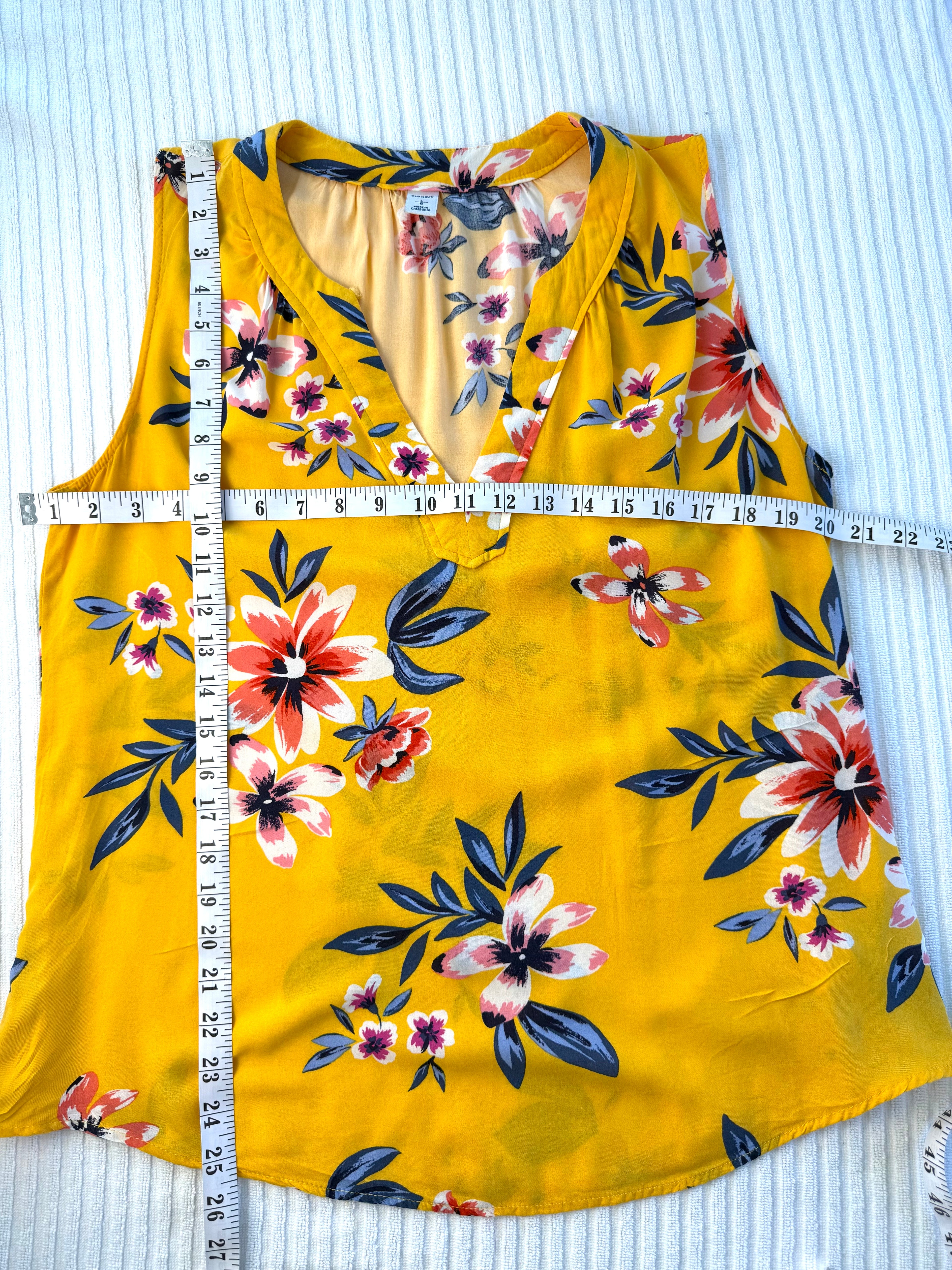 Old Navy Floral Sleeveless V-Neck Blouse — Golden Yellow | Coral and Navy Print | Size L at Blue Sparrow Shop measuring 40" bust and 25" shoulder to hem 