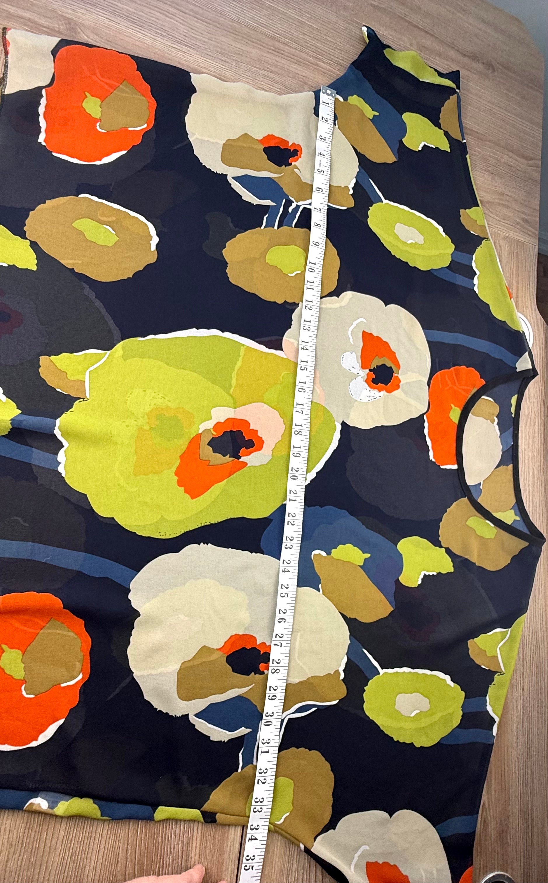 Oversized 70's patterned floral blouse measuring 69" bust 