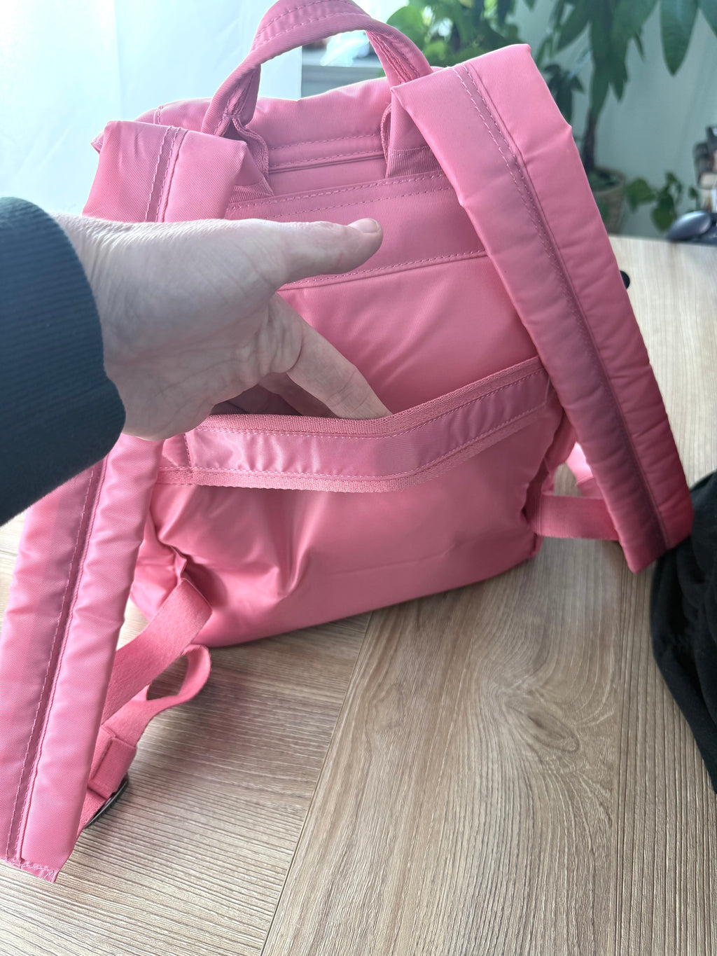 Rear slip pocket on Lug Wiffle backpack