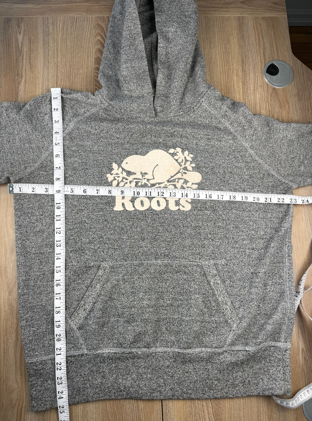 Roots Canada Pullover Hoodie at Blue Sparrow Shop measuring 46" bust and 25" shoulder to hem 