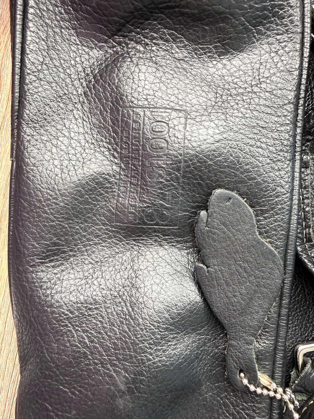 Roots Canada Tags on Roots Canada Black Pebbled Leather Tote bag 