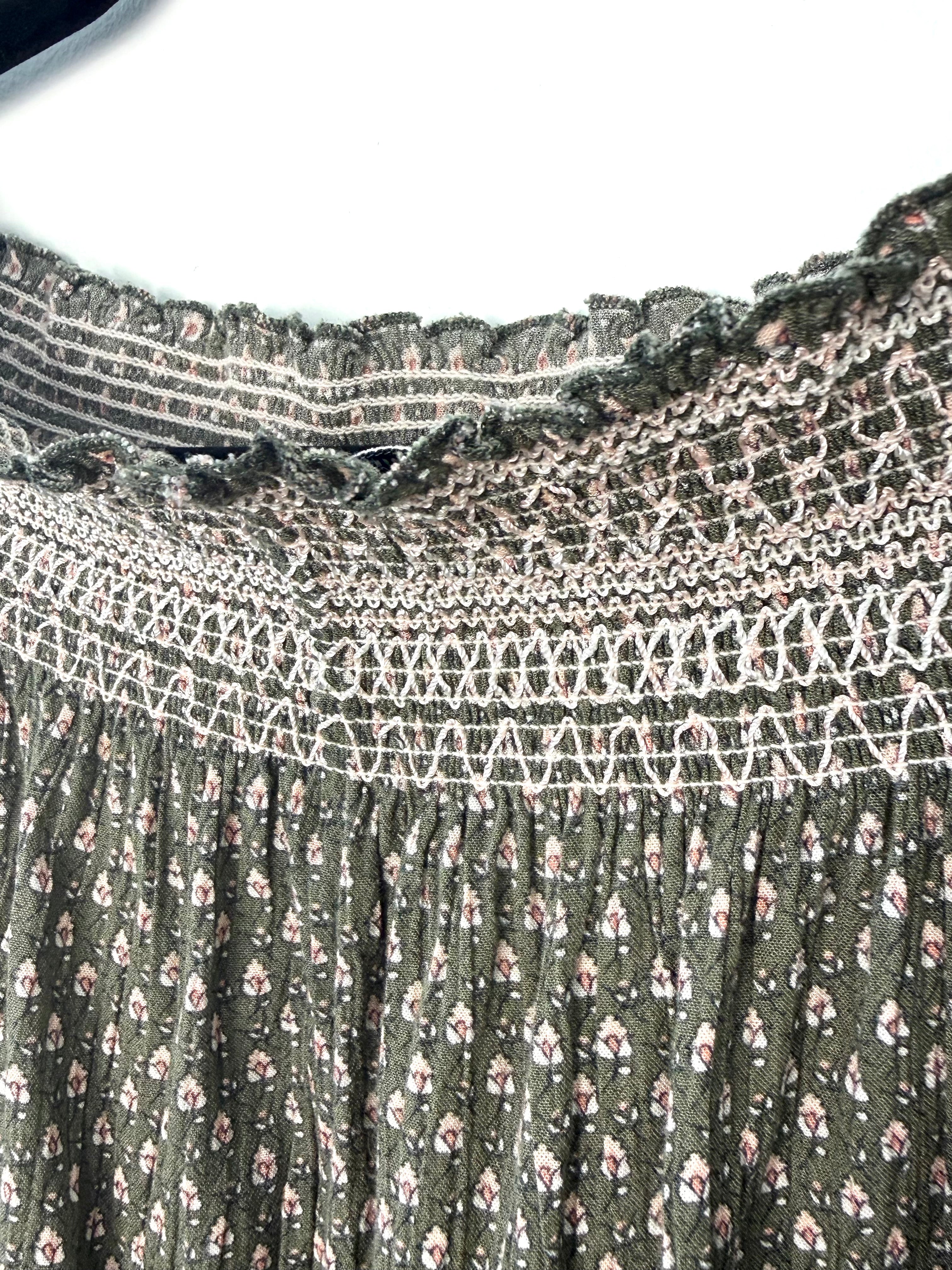 Smocked elastic neckline off shoulder Abercrombie & Fitch peasant top cottagecore floral blouse detail