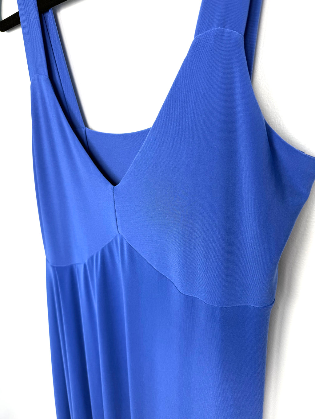 Sympli Made in Canada V-Neck Empire Waist Midi Dress | Periwinkle Blue | Travel Wear | Size 10 at Blue Sparrow Shop close up of neckline