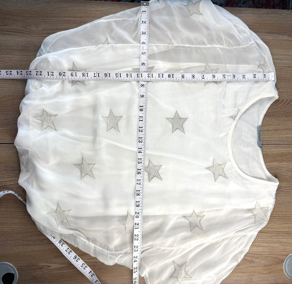 Tendenze made in italy star print overlay top measuring 23" shoulder to hem and 50" bust 