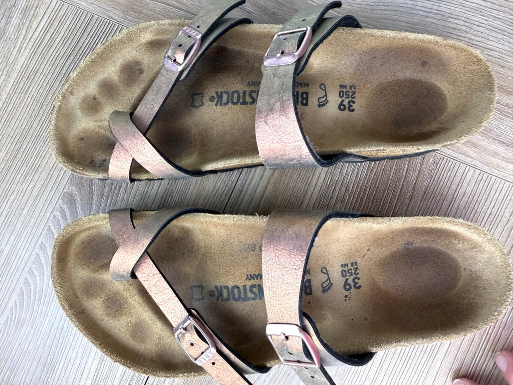 top view Birkenstock Toe Loop Sandals | Size 39 at Blue Sparrow Shop 