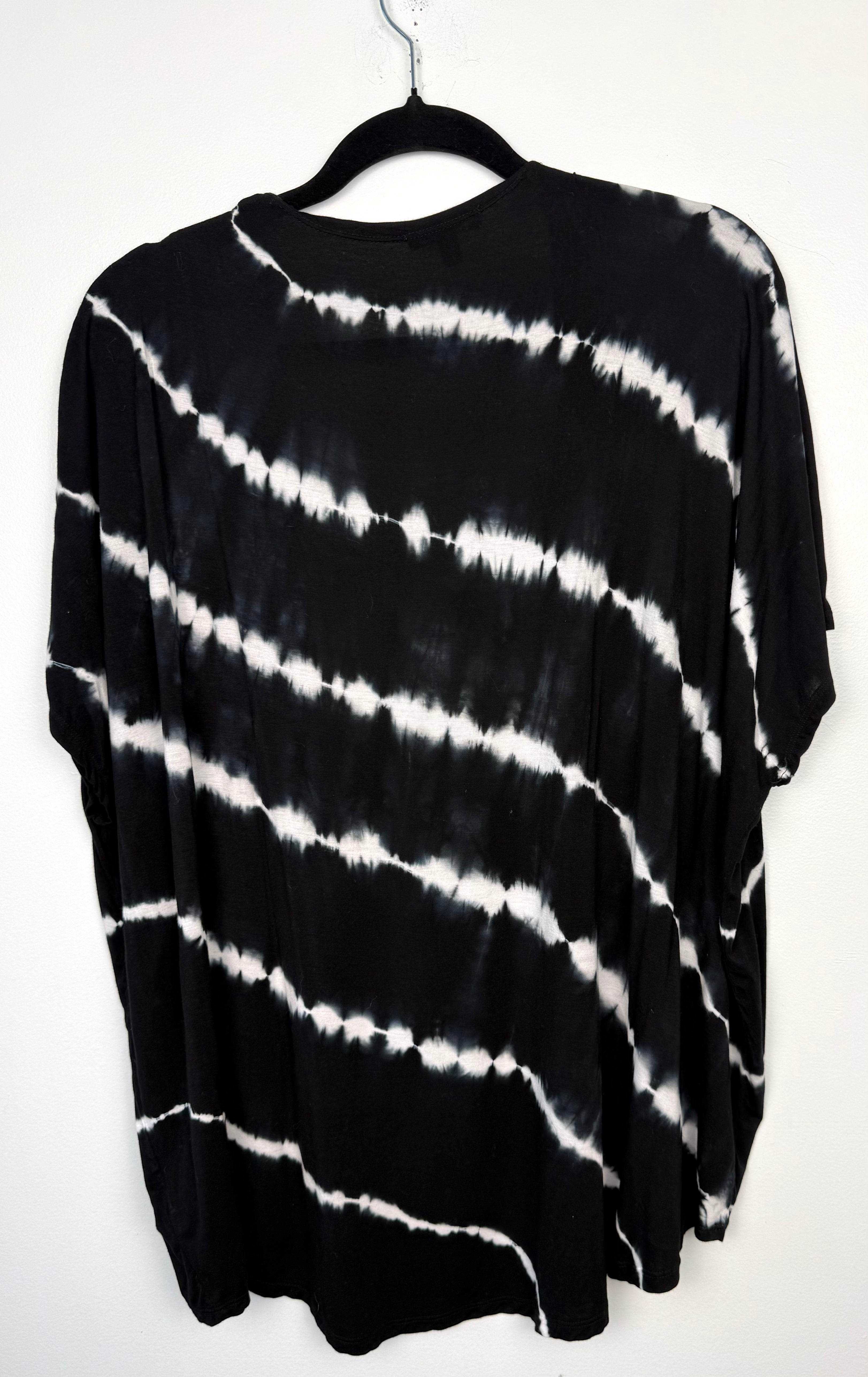 Torrid Tie-Dye Shibori Kimono Cardigan — Black and White | Open Front | Size 0 (12/14) at Blue Sparrow - Resale Reimagined on hanger back view 