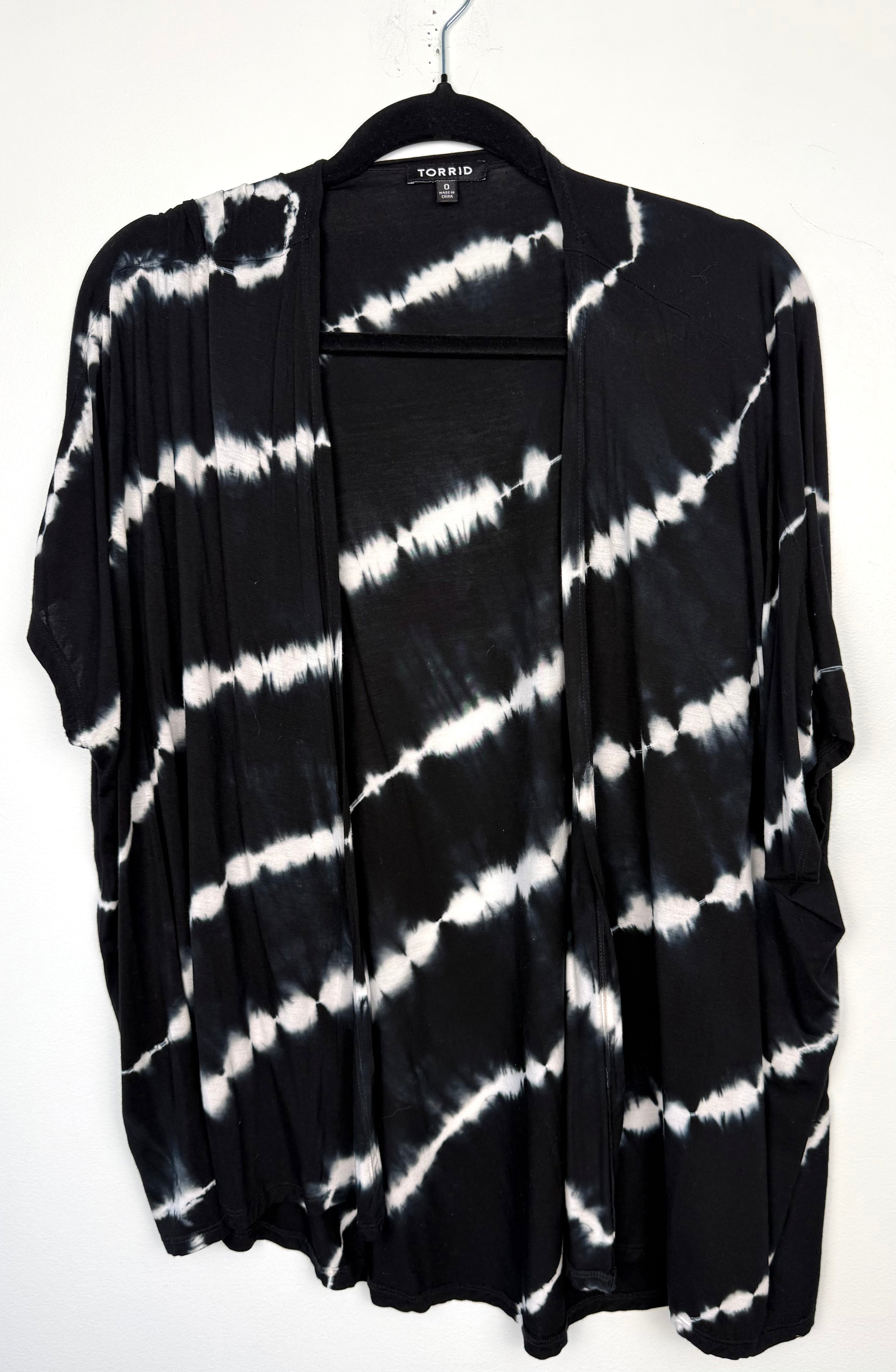 Torrid Tie-Dye Shibori Kimono Cardigan — Black and White | Open Front | Size 0 (12/14) at Blue Sparrow - Resale Reimagined on hanger front view 