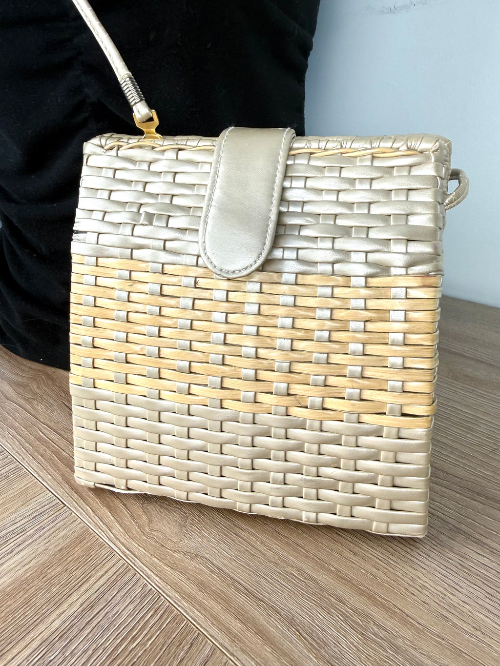 Vintage woven basket crossbody bag