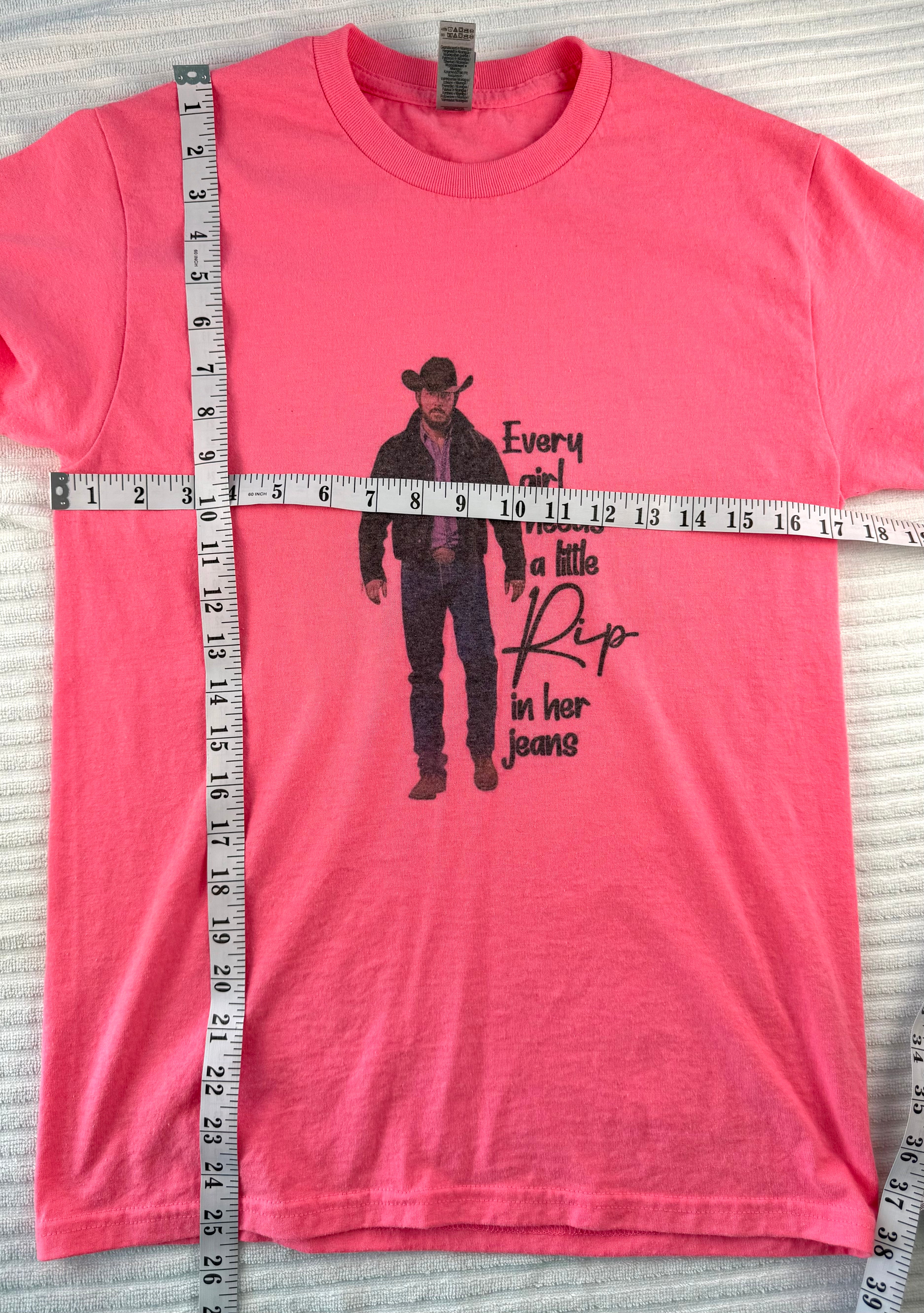 Yellowstone Fan Graphic Tee in Pink | Size S at Blue Sparrow Shop Canadian Resale  measuring 34" bust and 25" shoulder to hem 