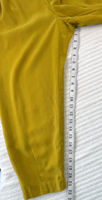 Zara Tailored High Waisted Pants | Size M at Blue Sparrow Shop measuring 22 inseam 