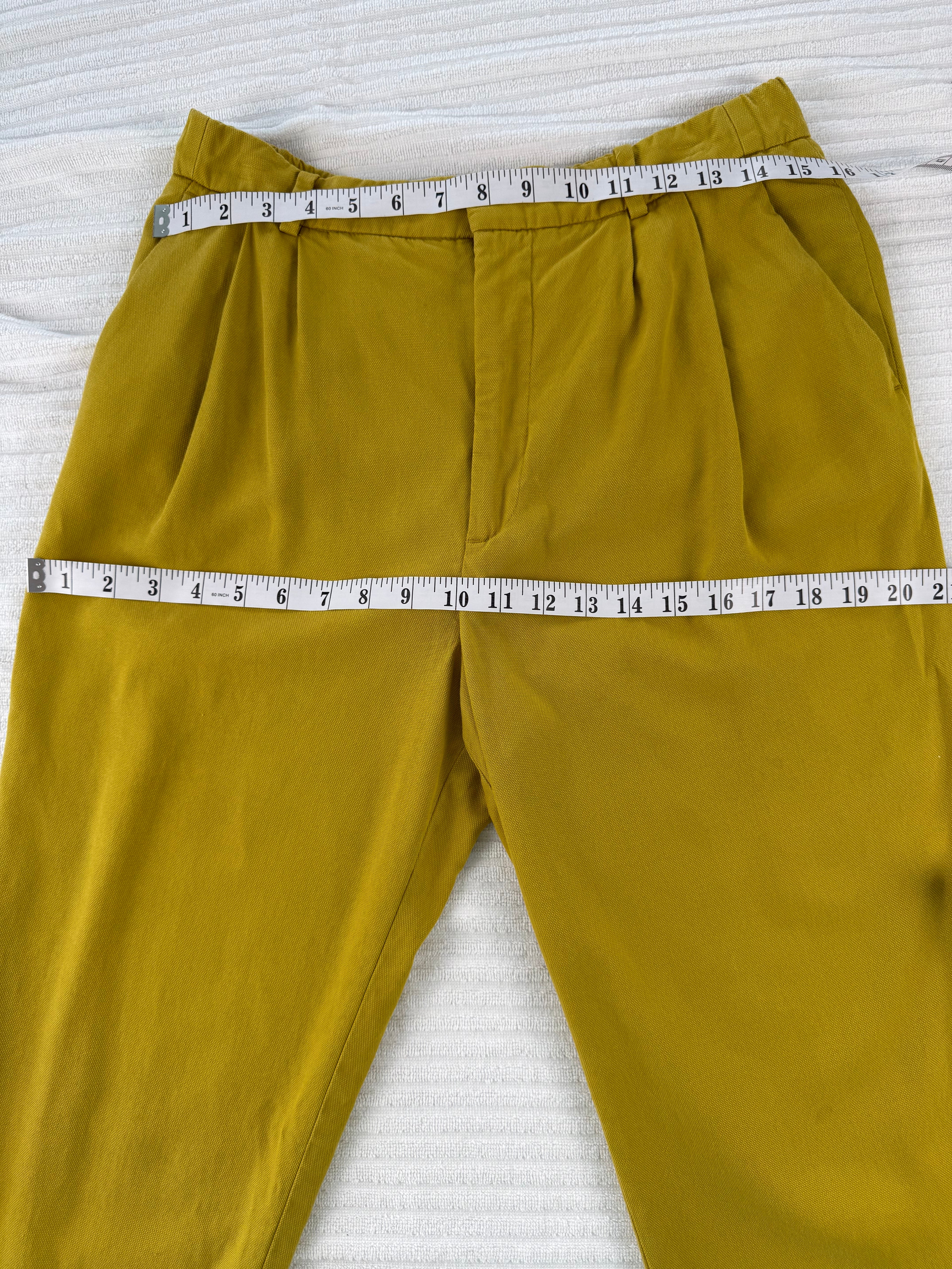 Zara Tailored High Waisted Pants | Size M at Blue Sparrow Shop measuring 32" waist and 42" hips 