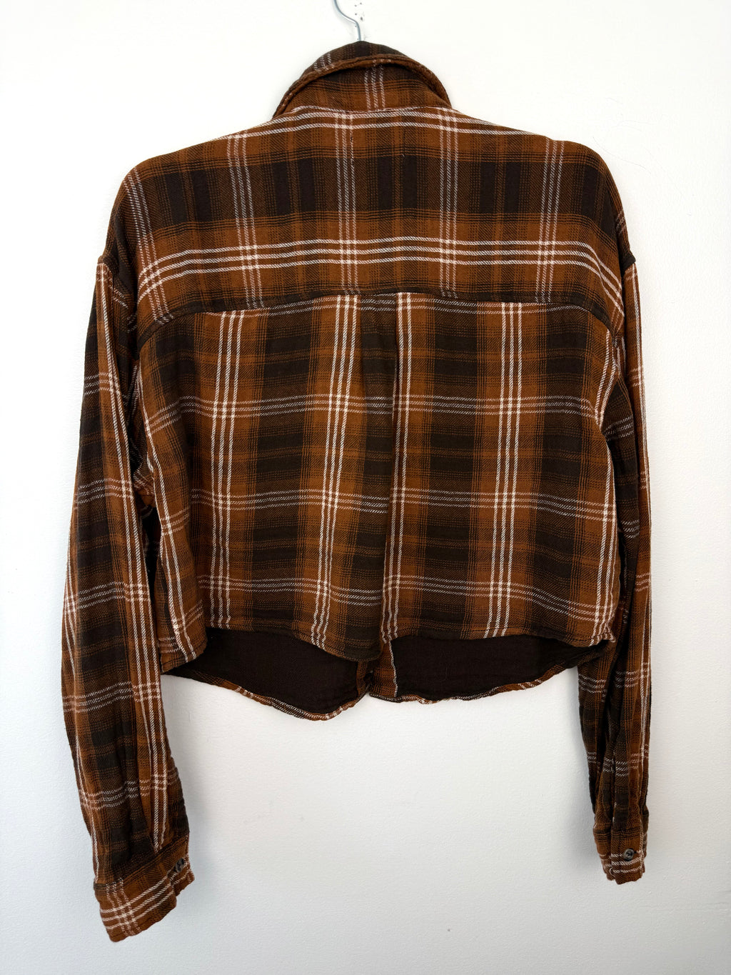 back of 100% Cotton Ci Sono Cropped Plaid Shirt | Size M on hanger