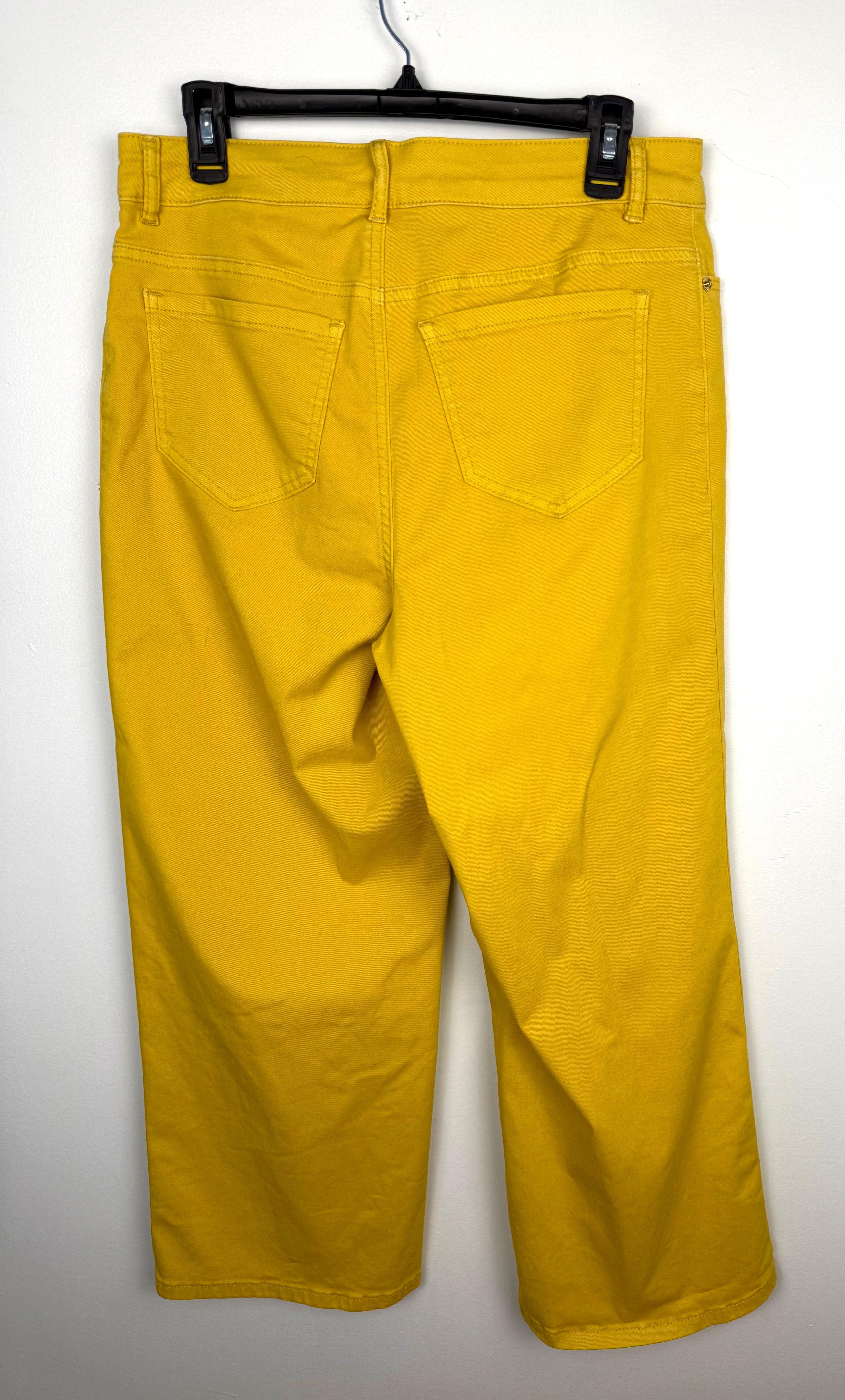 back of 98% Cotton Melanie Lyne Wide-Leg Crop Pants | Size 8 at Blue Sparrow Shop  on hanger