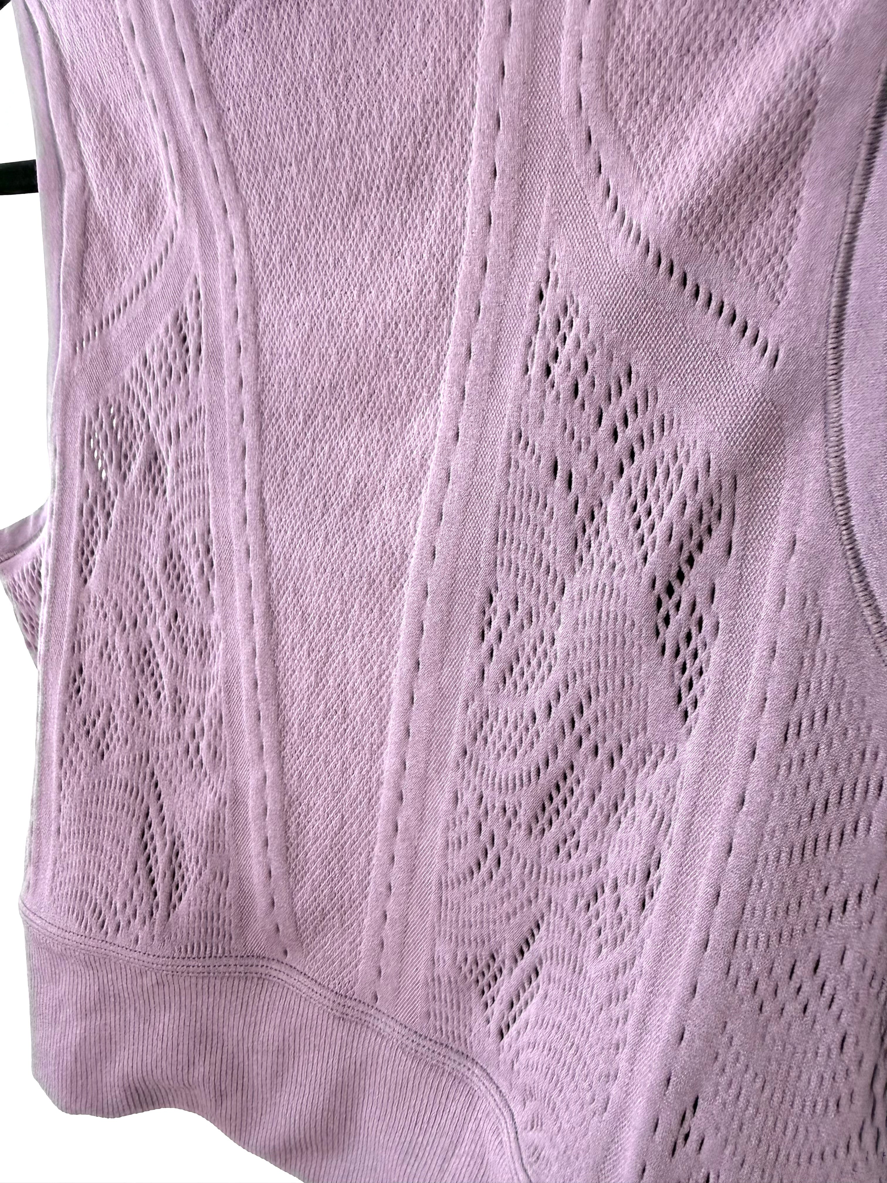 Athleta cropped workout tank - close up detail of pattern 