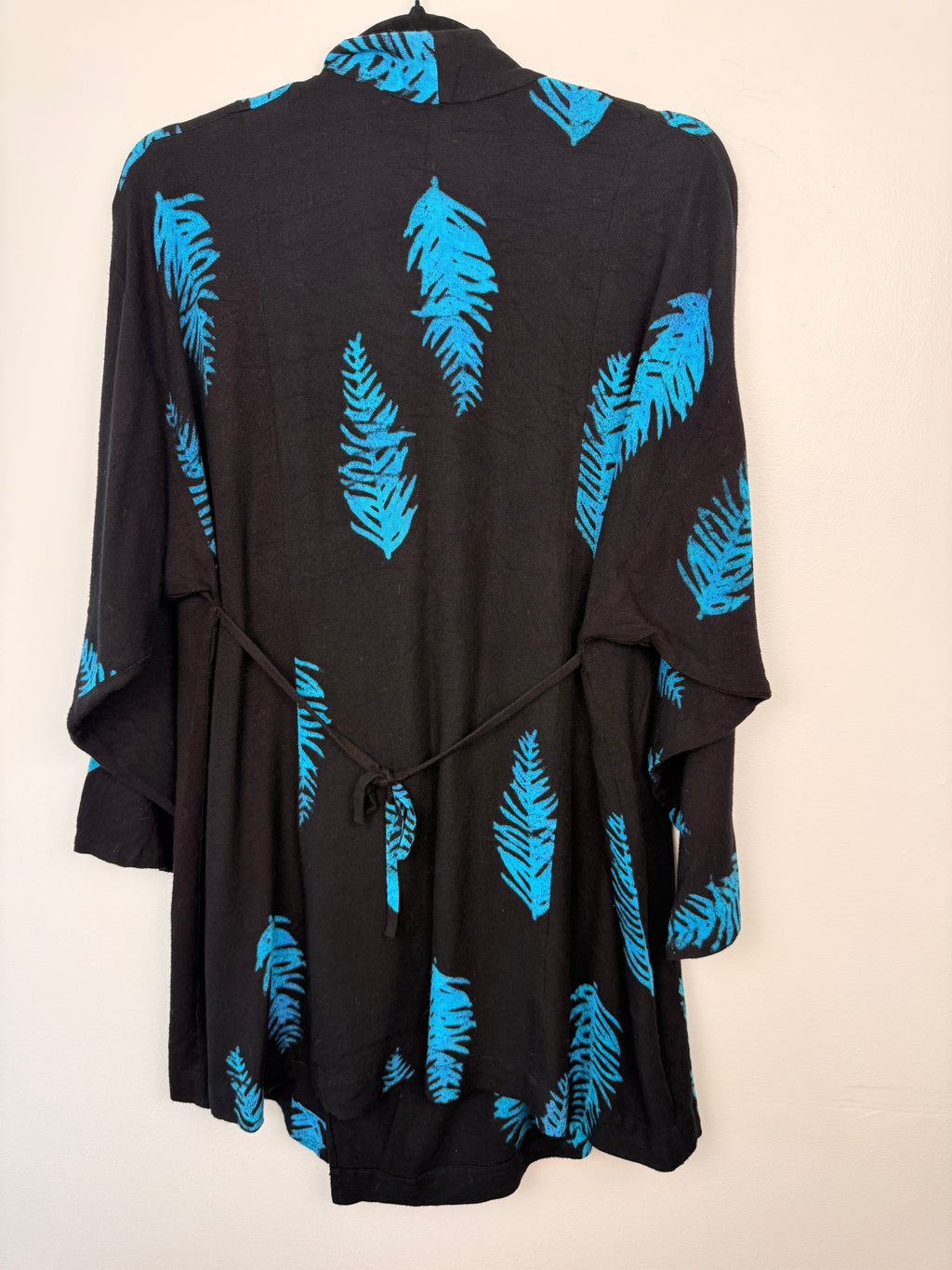back of Black & Turquoise Feather Print One-Size Wrap Kimono Jacket