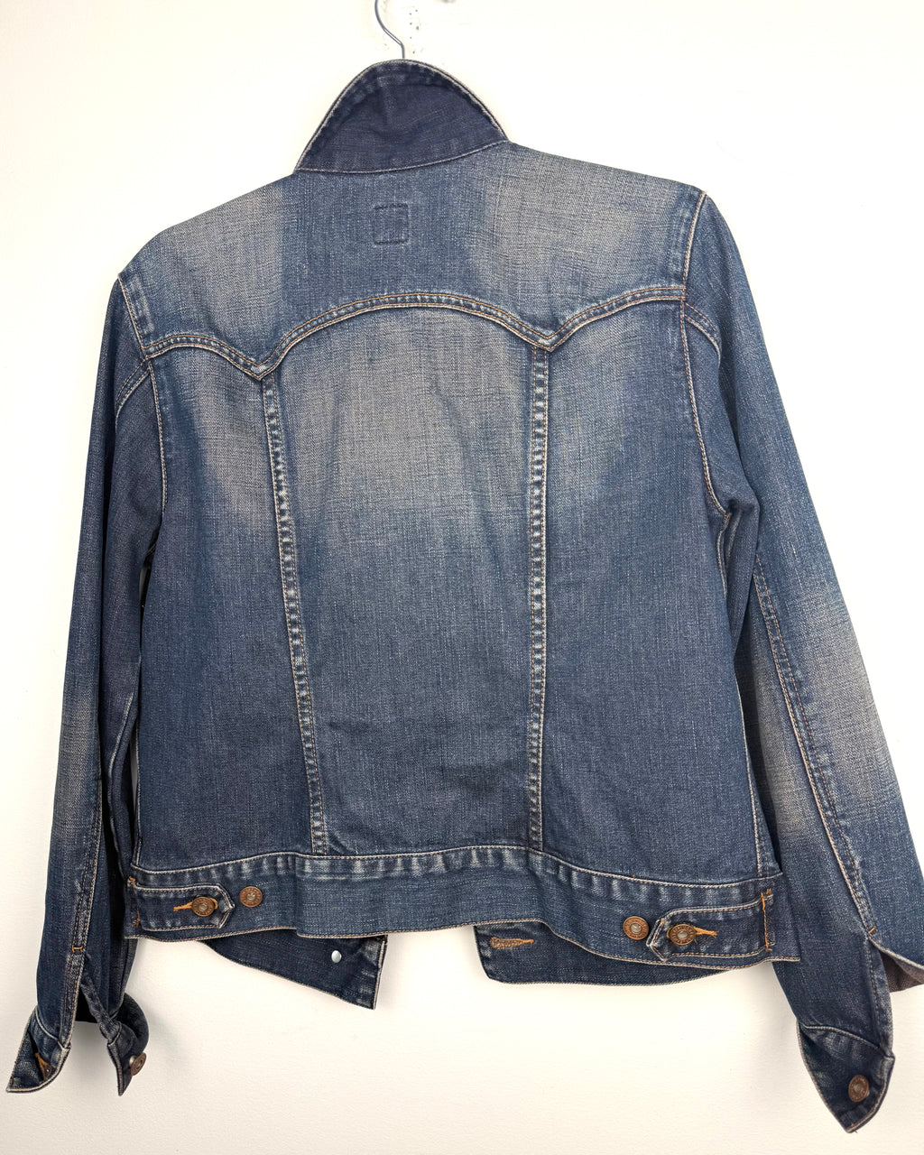 back of GAP 100% Cotton Classic Trucker Denim Jacket — Medium Wash | Size M Blue Sparrow Shop
