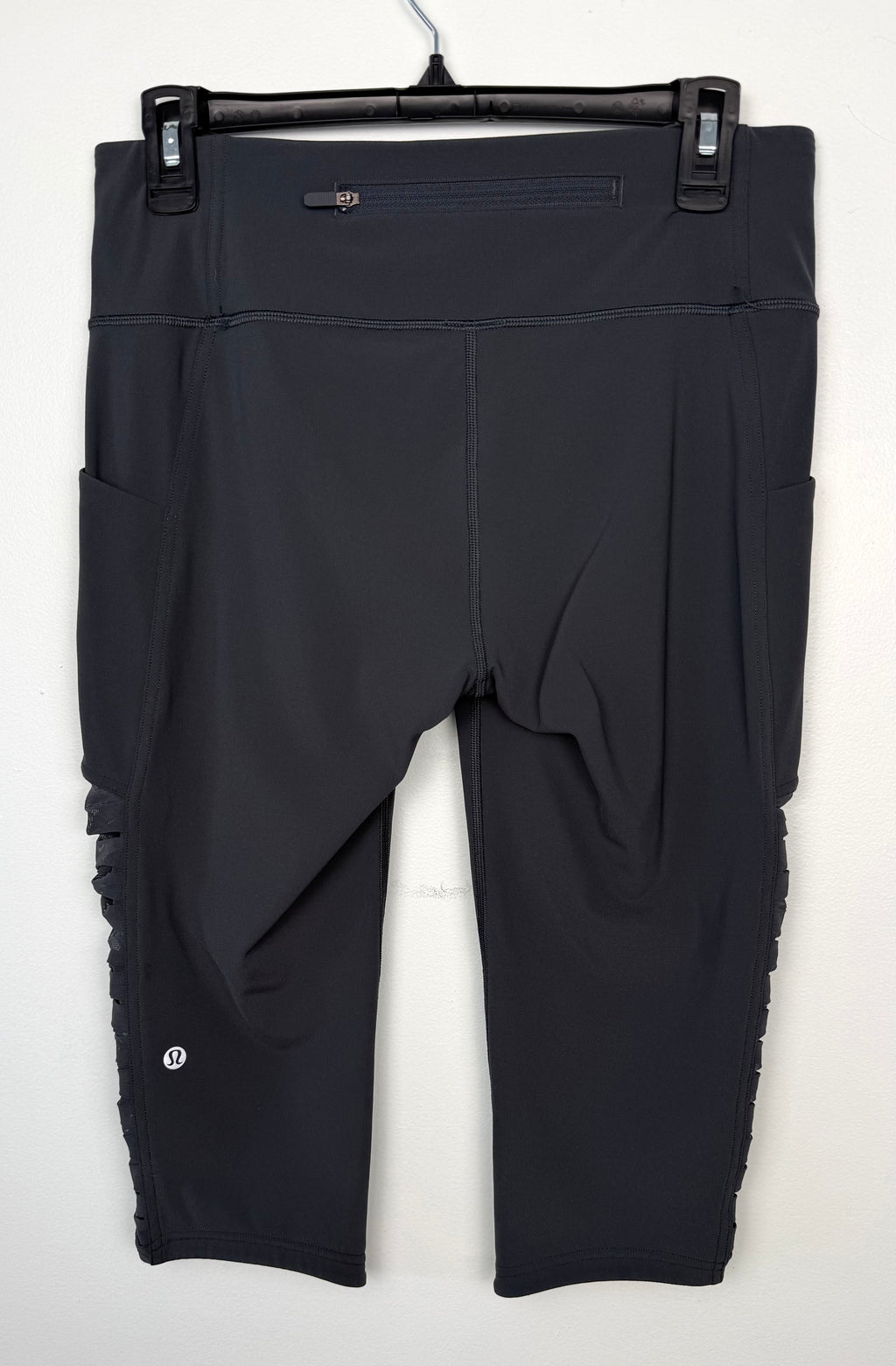 back of Lululemon Capris with ruched side detail | Size 8  at Blue Sparrow Shop 