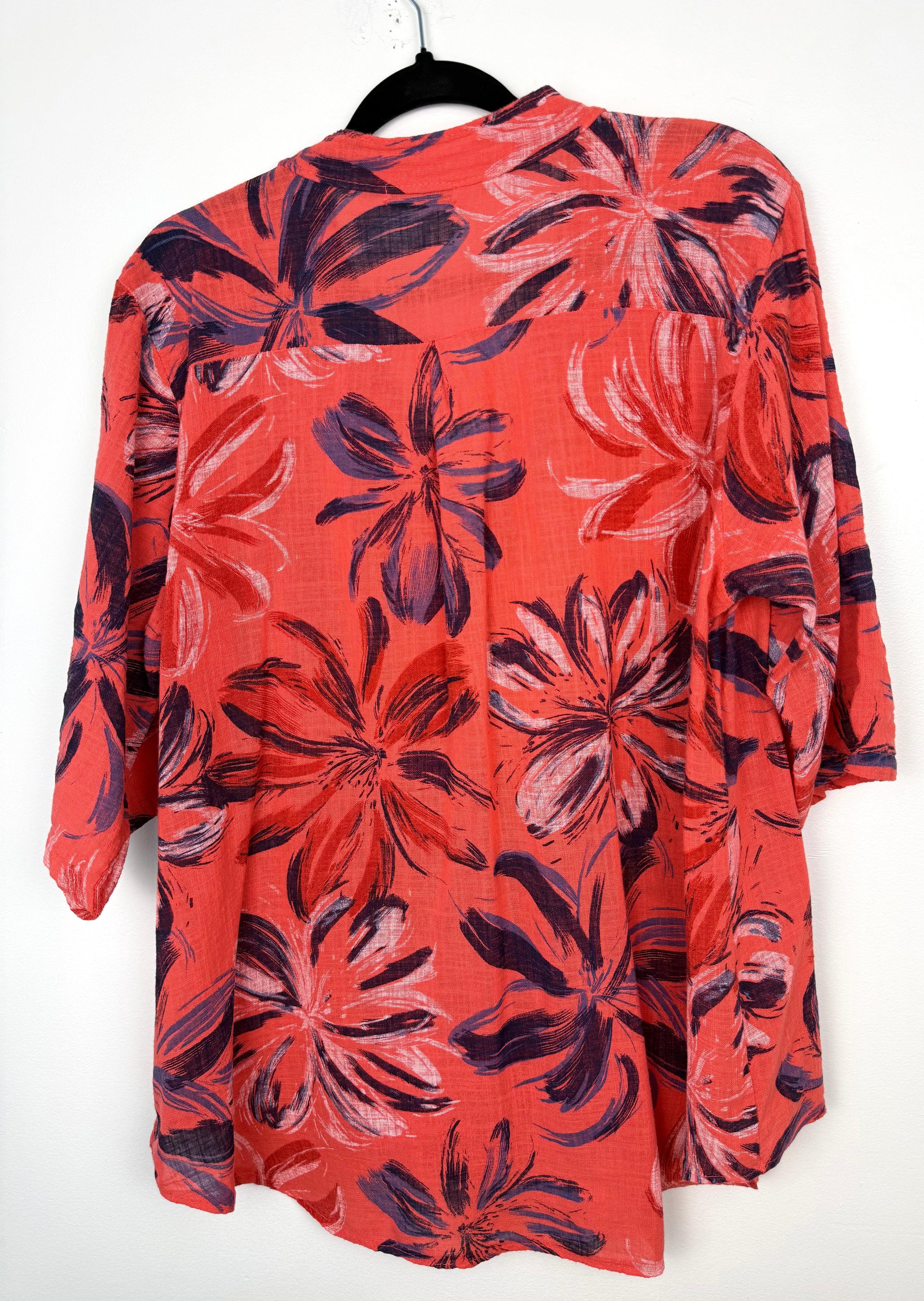 back of Via Vitale Made in Italy Linen Floral Blouse / overshirt at Blue Sparrow Shop