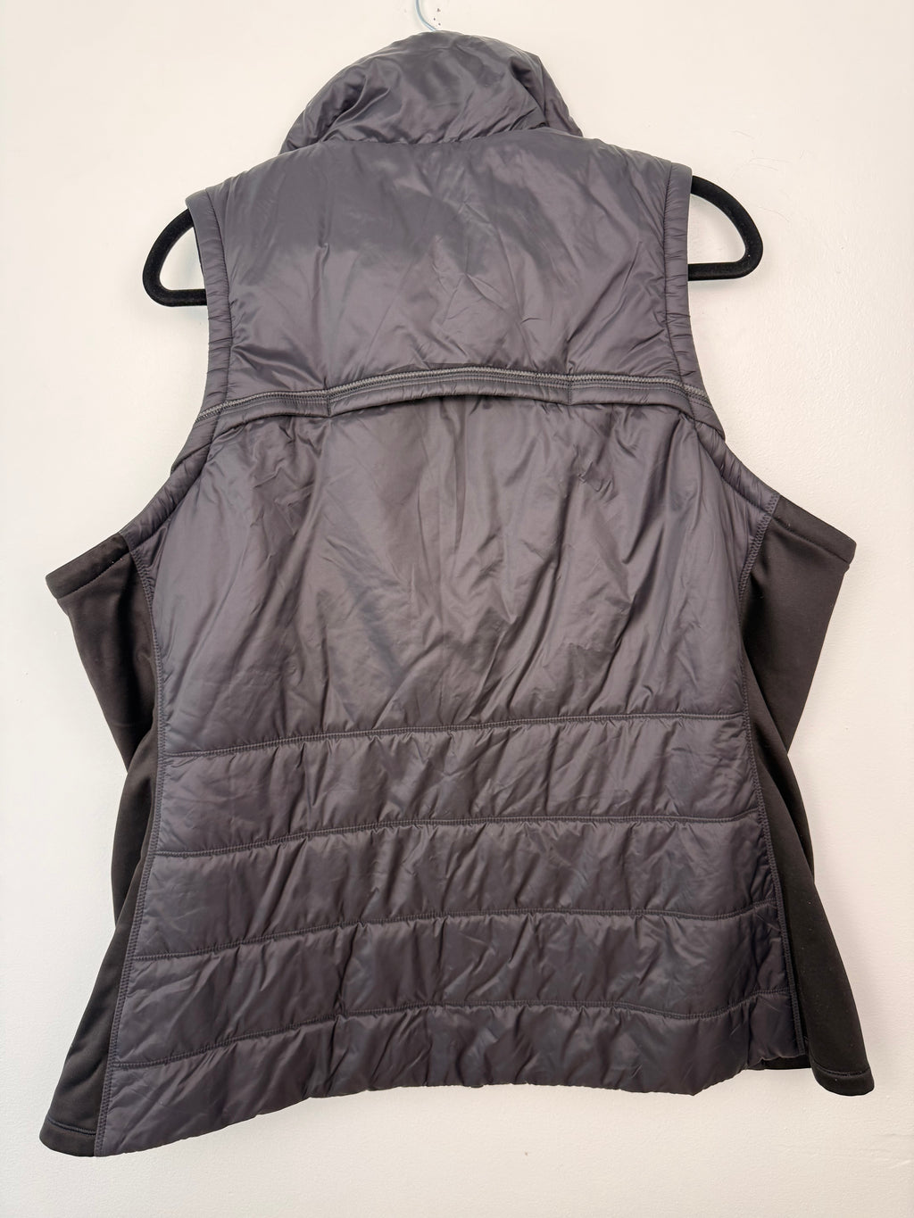 back of  Athleta Rock Ridge PrimaLoft Insulated Vest in Black  Size XXL