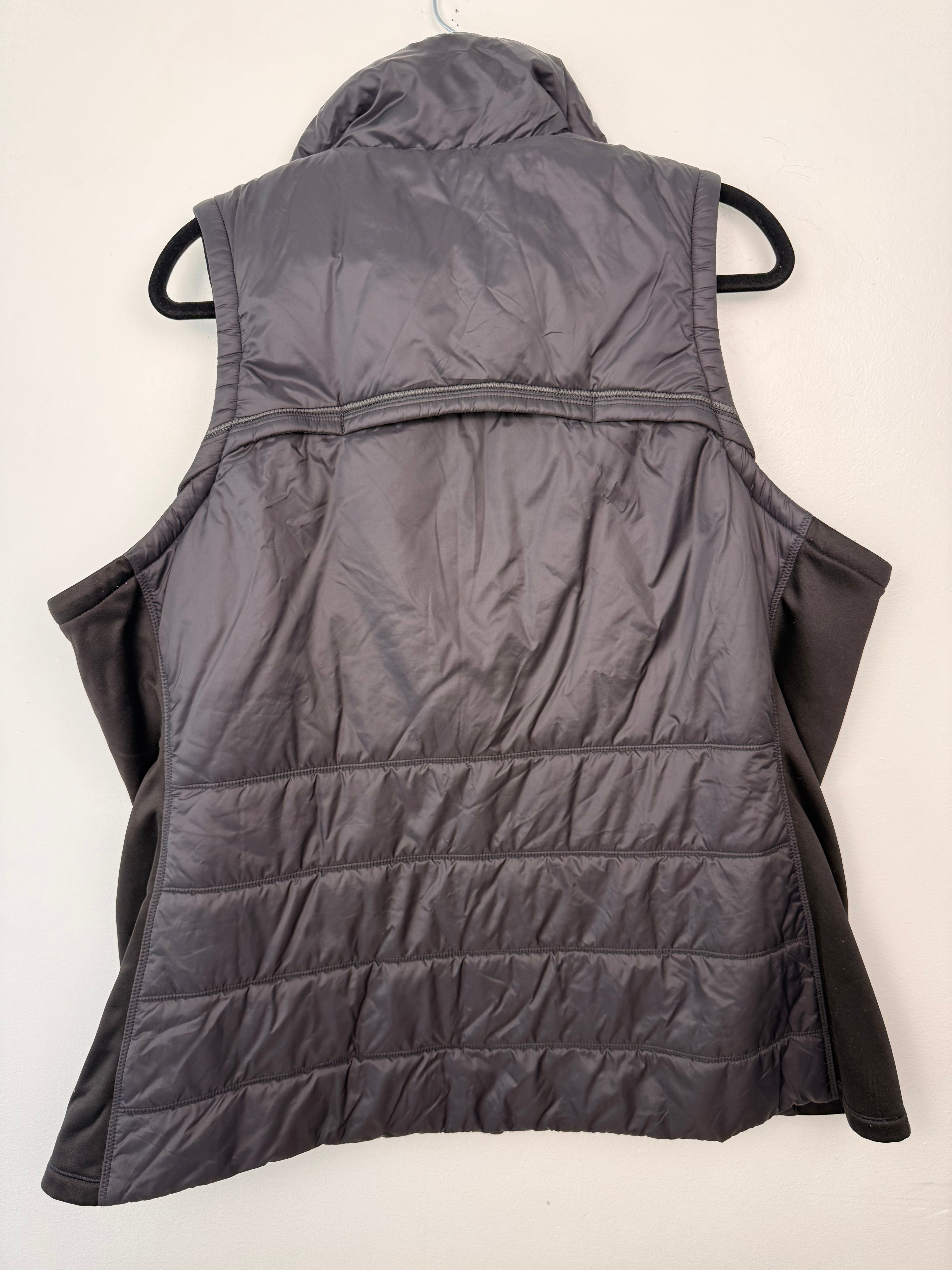 back of  Athleta Rock Ridge PrimaLoft Insulated Vest in Black  Size XXL