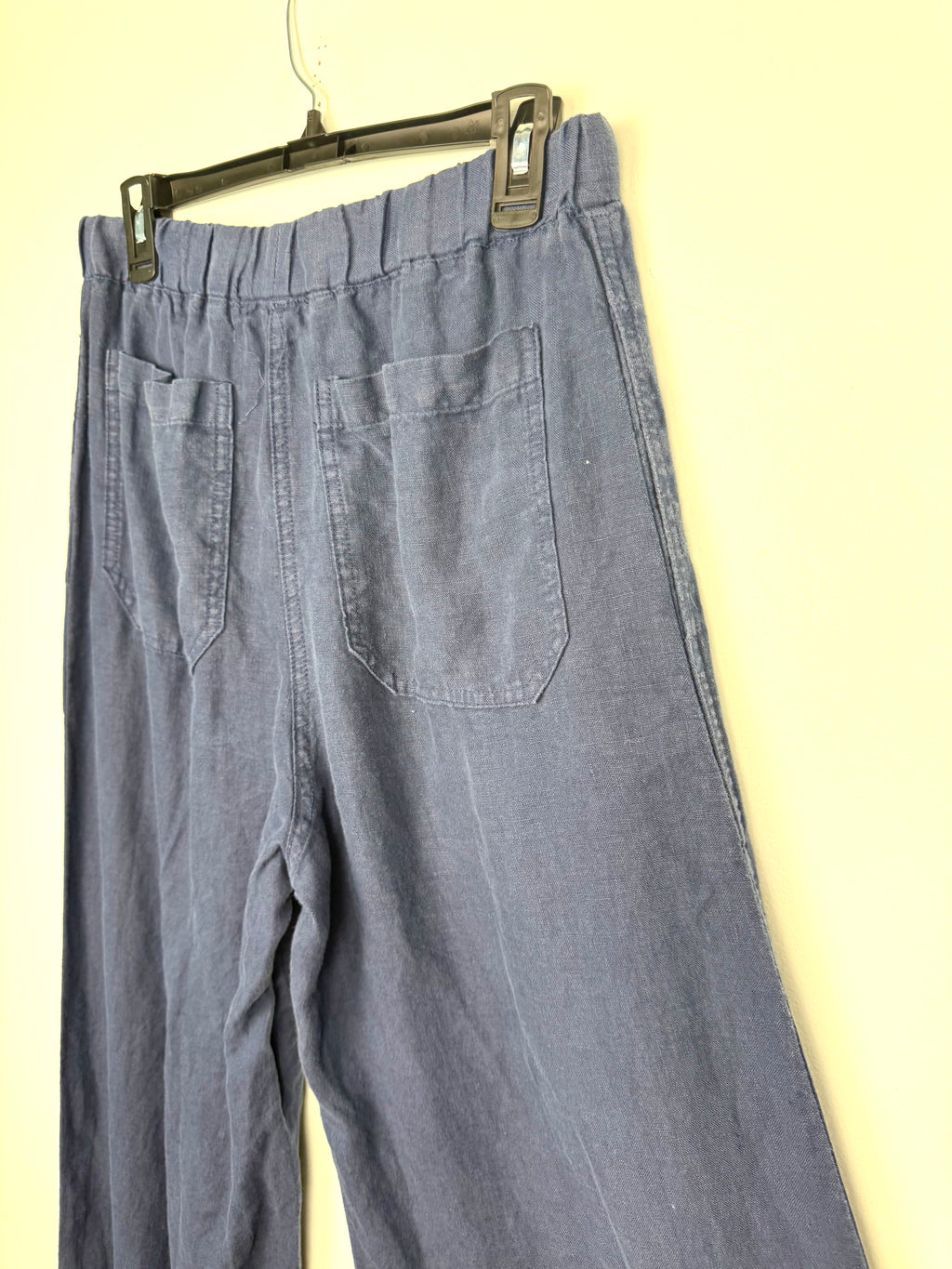 back pocket detail on 100% Linen Pull-On Pants | Relaxed | Size S at Blue Sparrow Shop