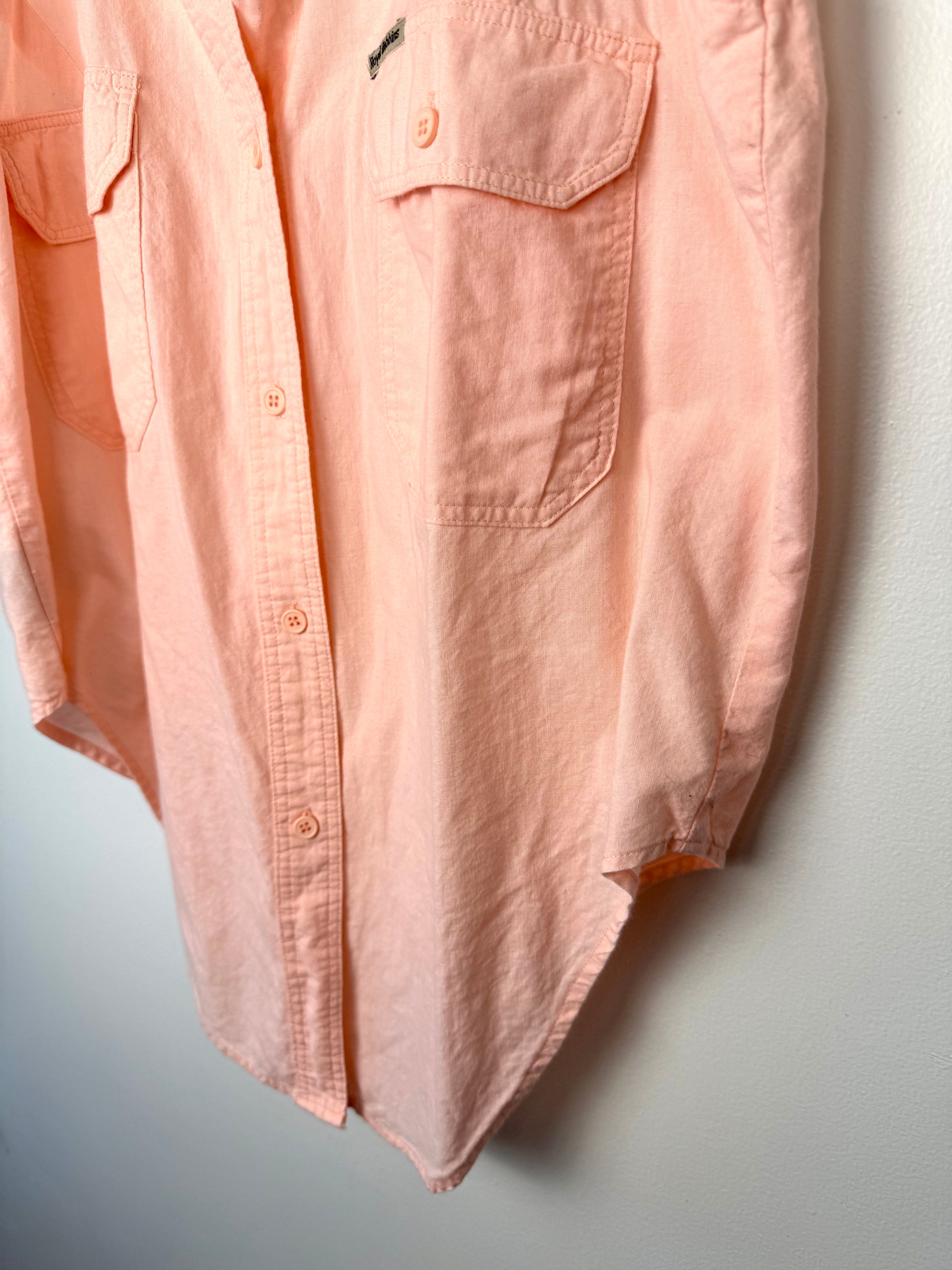 bottom hem on front of 00% Cotton Royal Robbins Sleeveless Top | Size M at Blue Sparrow Shop