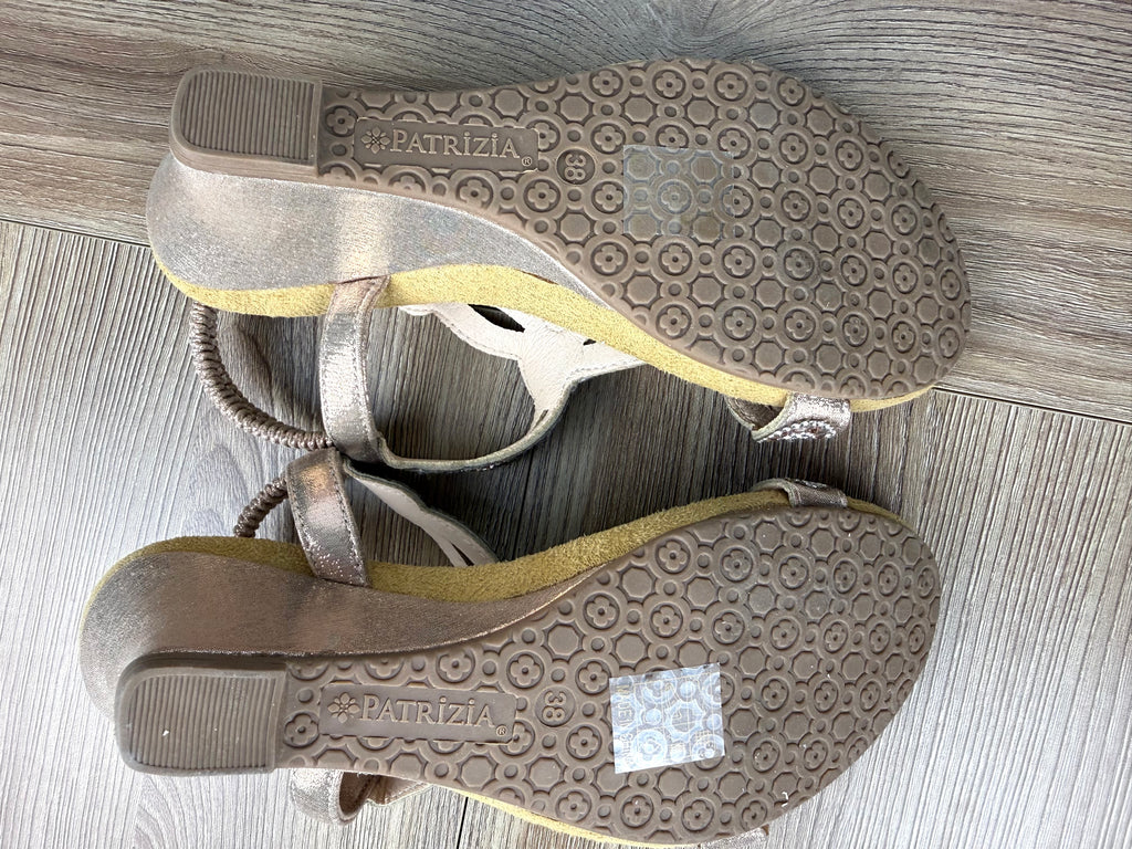 bottom of comfortable rhinestone wedding shoes NWOT 