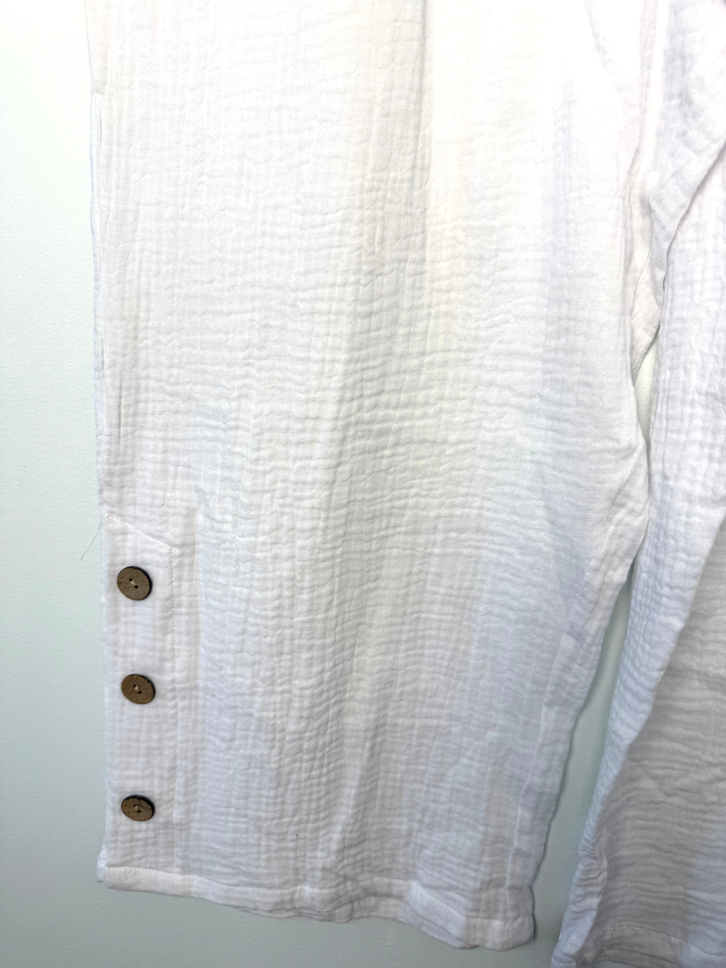 button detail on hem of NWT Creation 100% Cotton Gauze Wide-Leg Pants — White | Button Hem Detail | Size XL at Blue Sparrow Shop