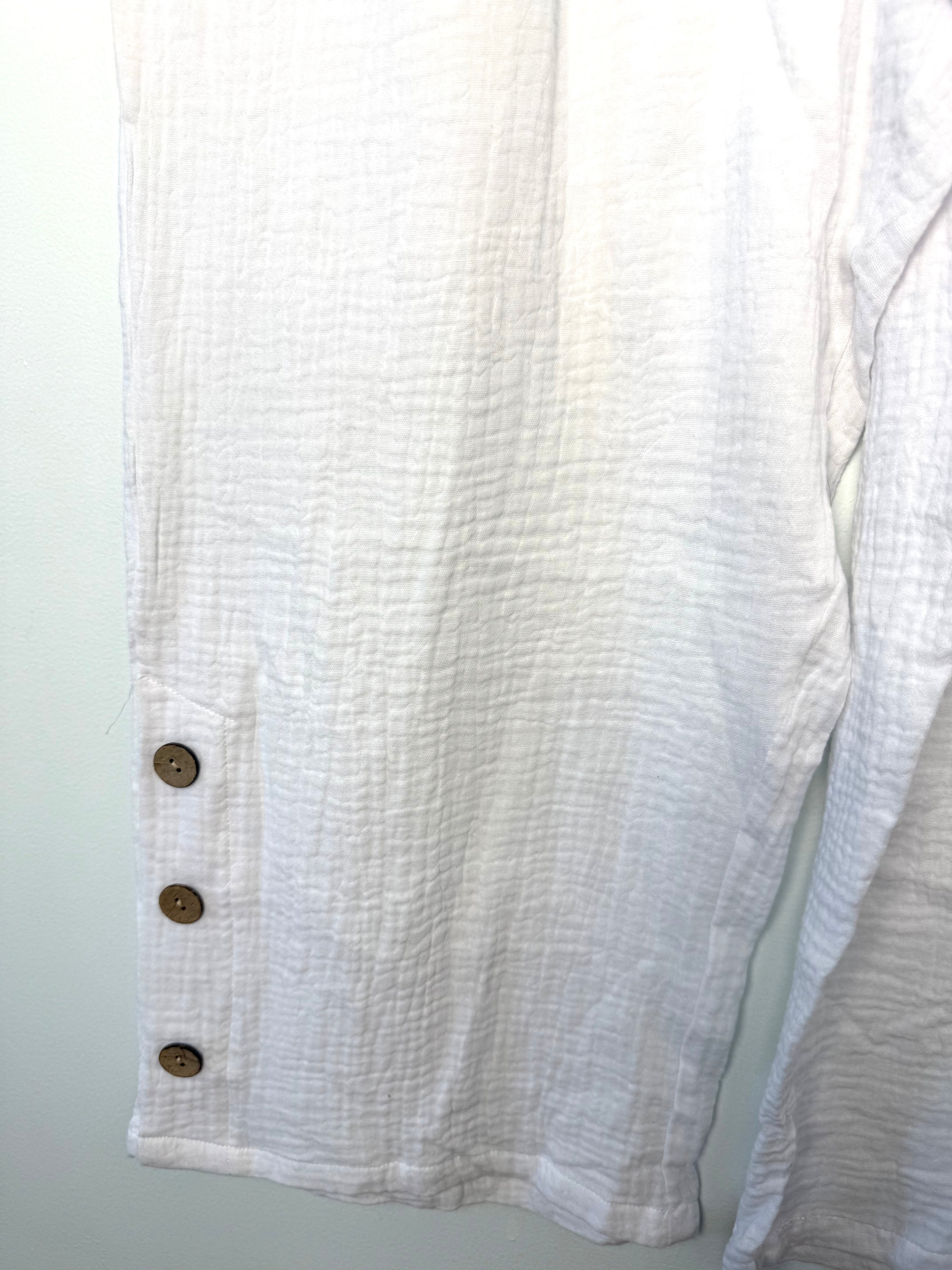 button detail on hem of NWT Creation 100% Cotton Gauze Wide-Leg Pants — White | Button Hem Detail | Size XL at Blue Sparrow Shop