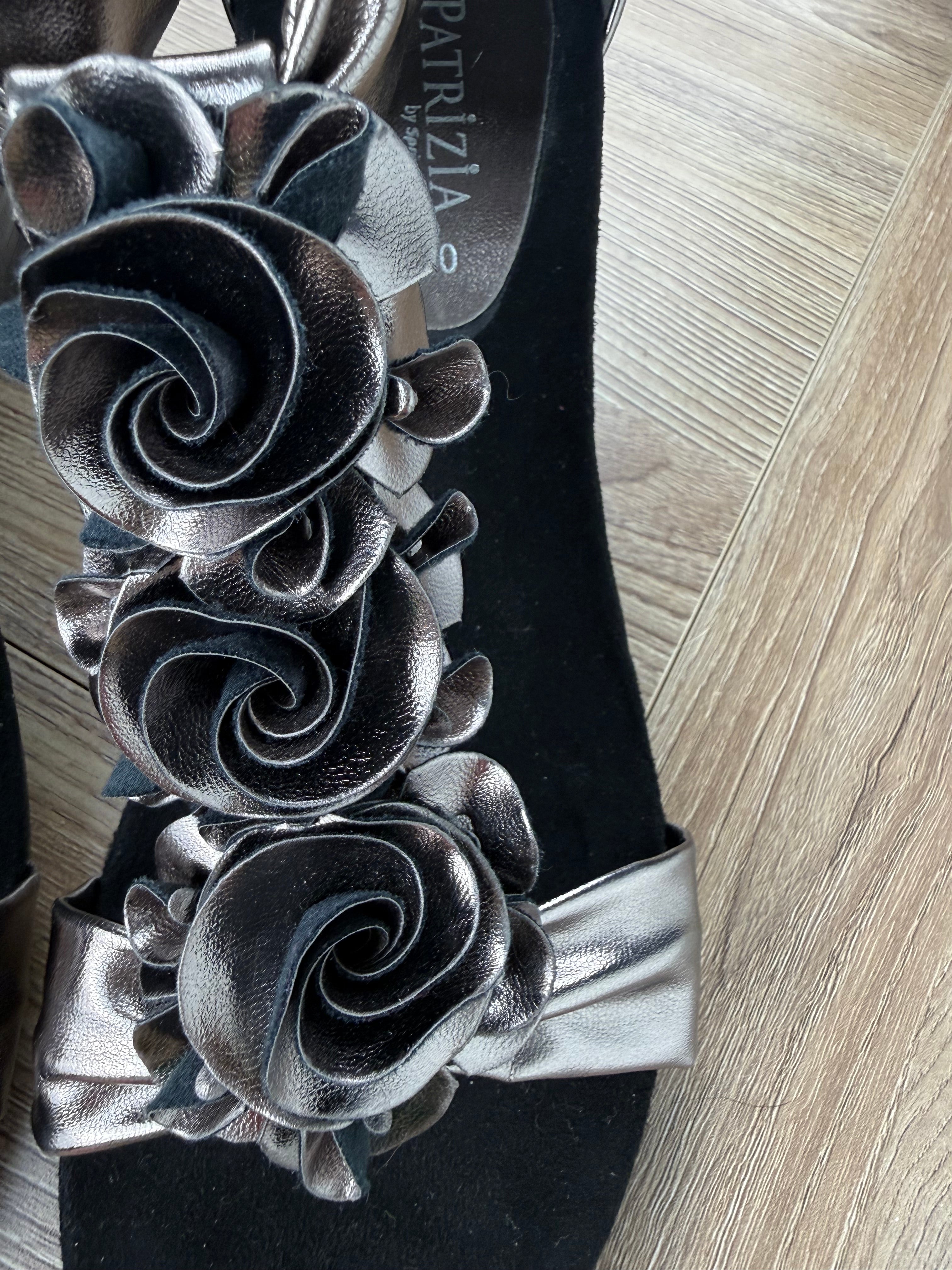 close up of flowers on NWOT Patrizia Harlequin Metallic Heeled Sandals size 40
