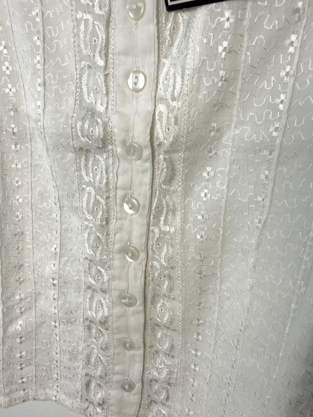 close up of button front on NWT 100% Cotton Embroidered Button-Front Top | Size M at Blue Sparrow Shop 