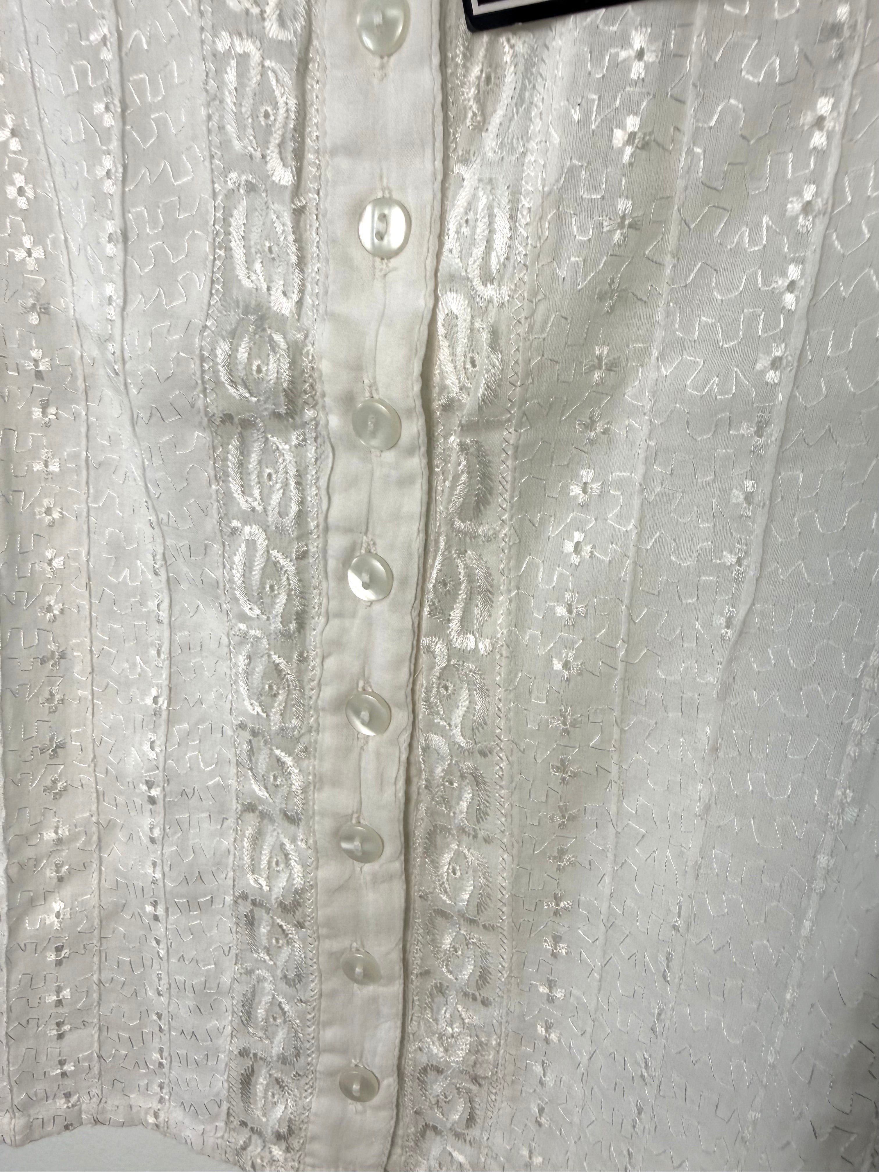 close up of button front on NWT 100% Cotton Embroidered Button-Front Top | Size M at Blue Sparrow Shop 