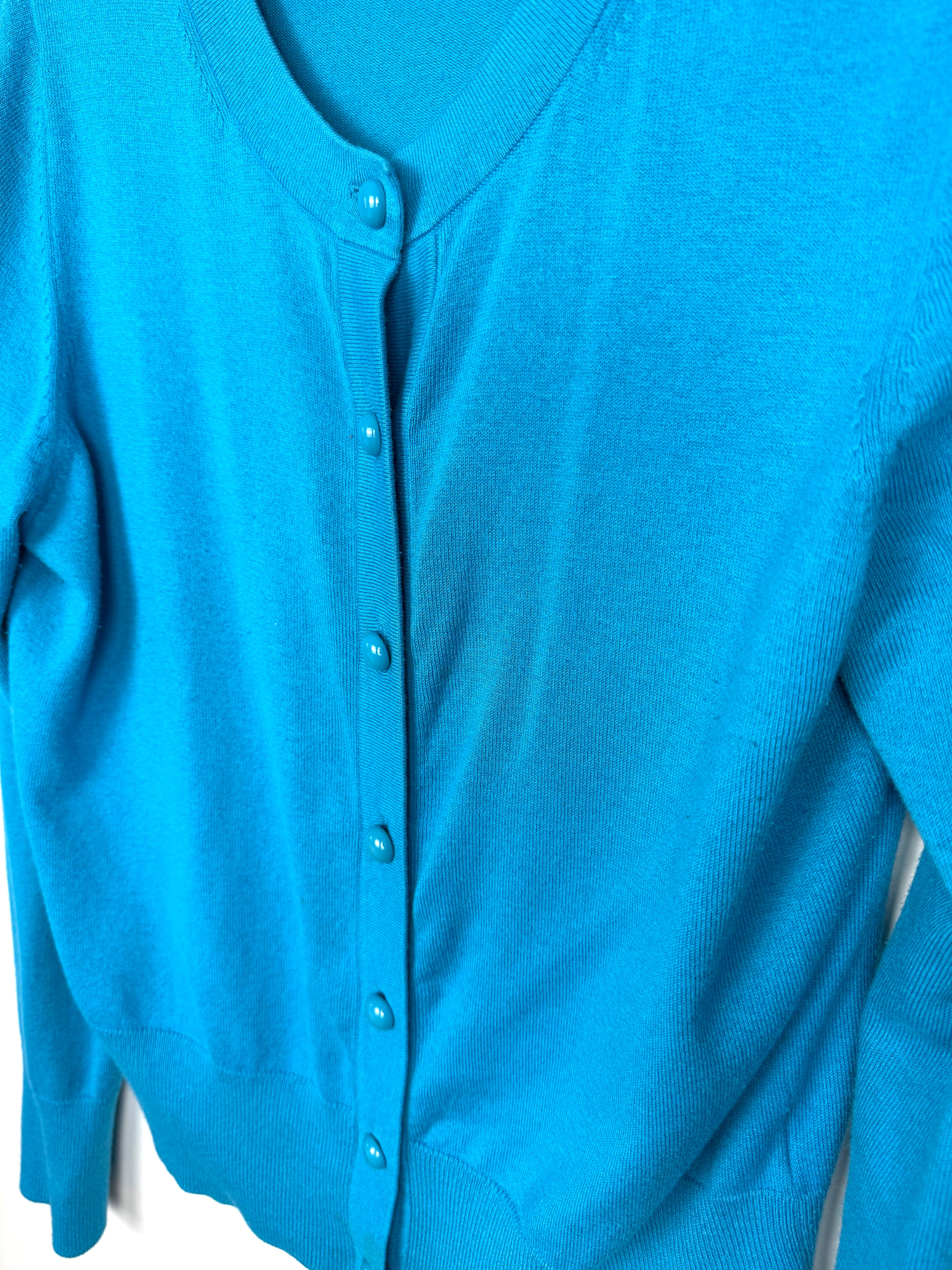 close up of buttons on Banana Republic Fitted Cardigan | Size L  at Blue Sparrow Shop 