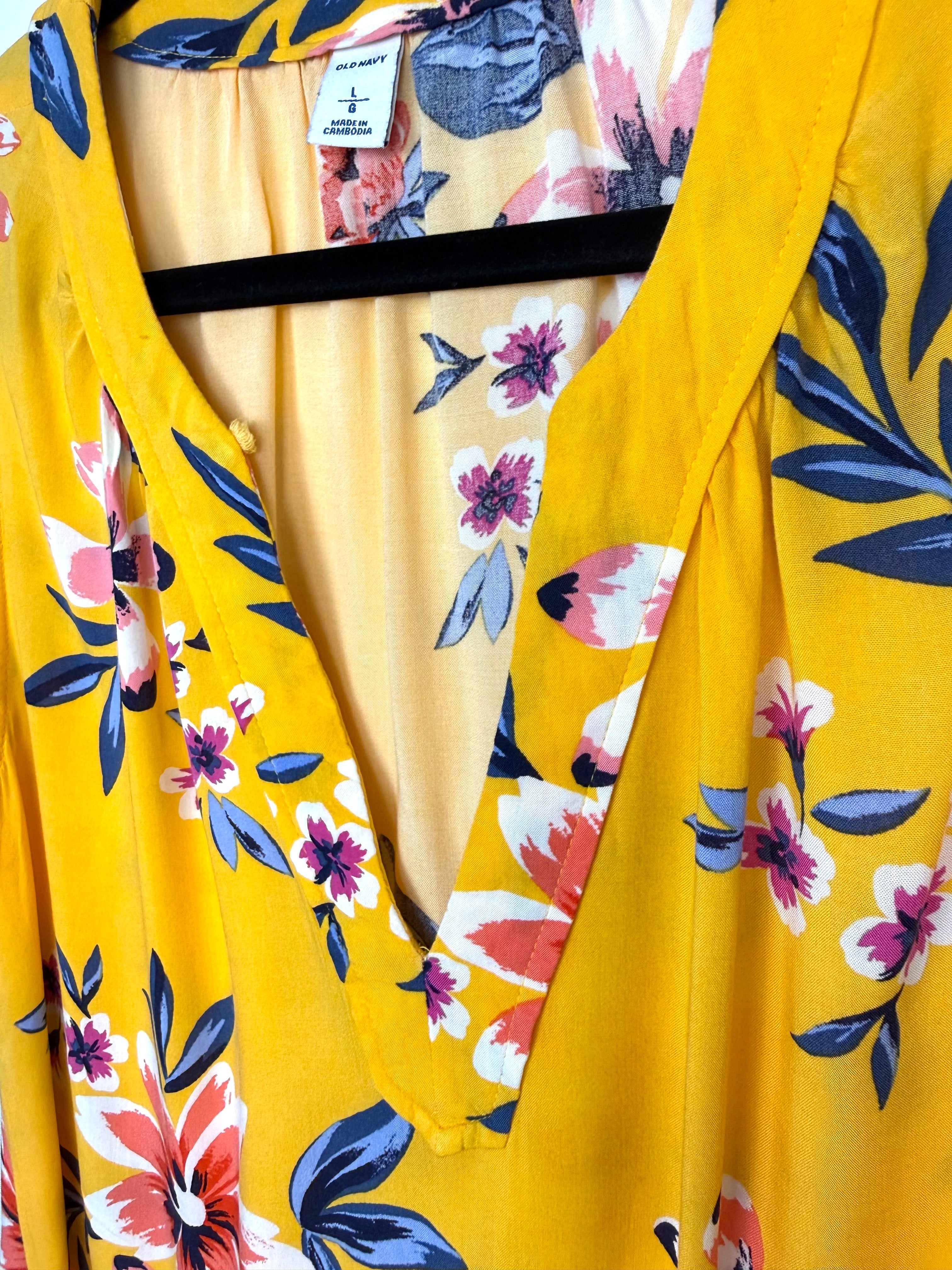 close up of neckline on Old Navy Floral Sleeveless V-Neck Blouse — Golden Yellow | Coral and Navy Print | Size L at Blue Sparrow Shop