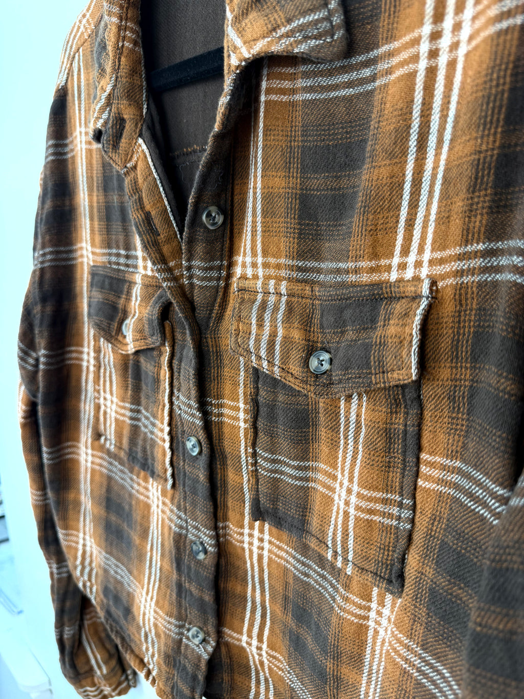 close up of front pockets on 100% Cotton Ci Sono Cropped Plaid Shirt | Size M
