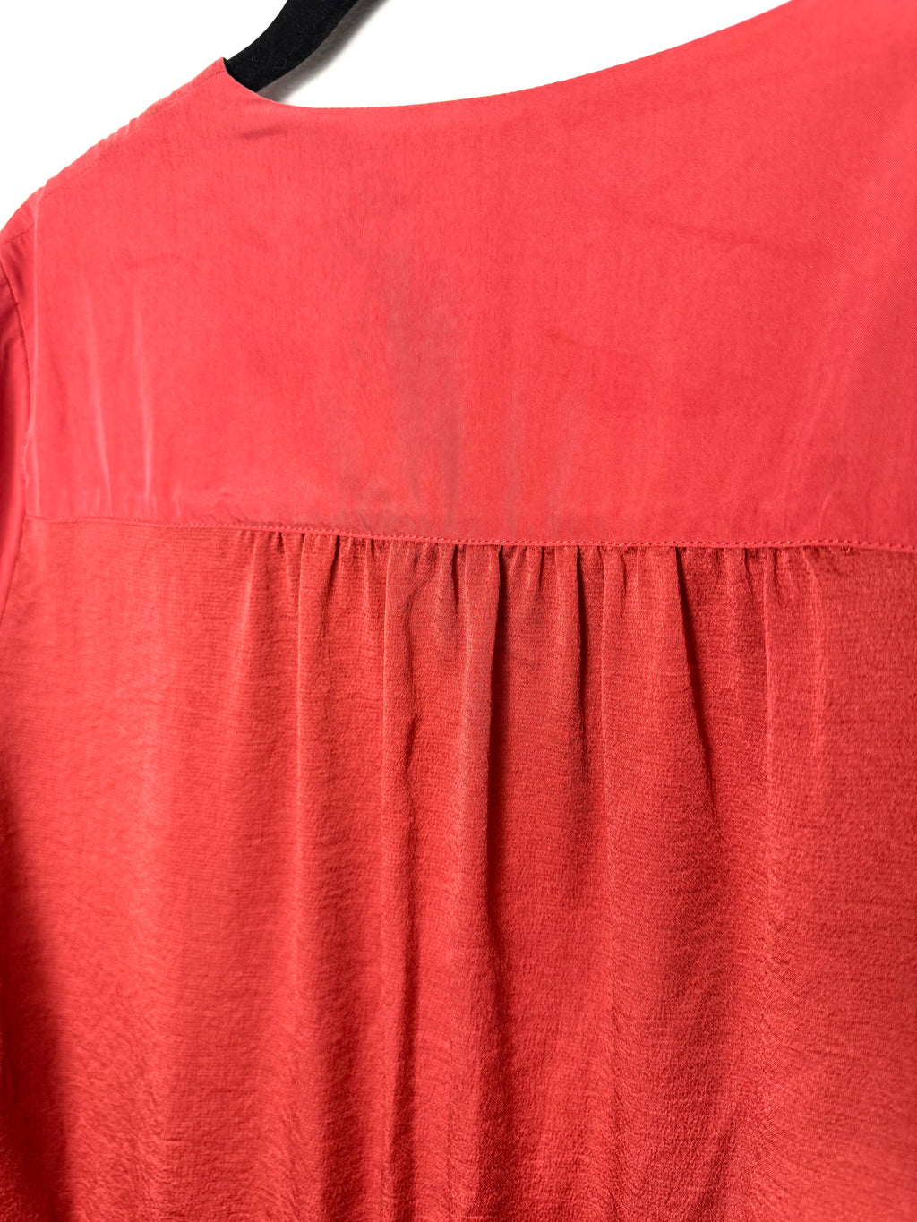 close up of gathered detail at back of neck on Zara tunic dress XL 