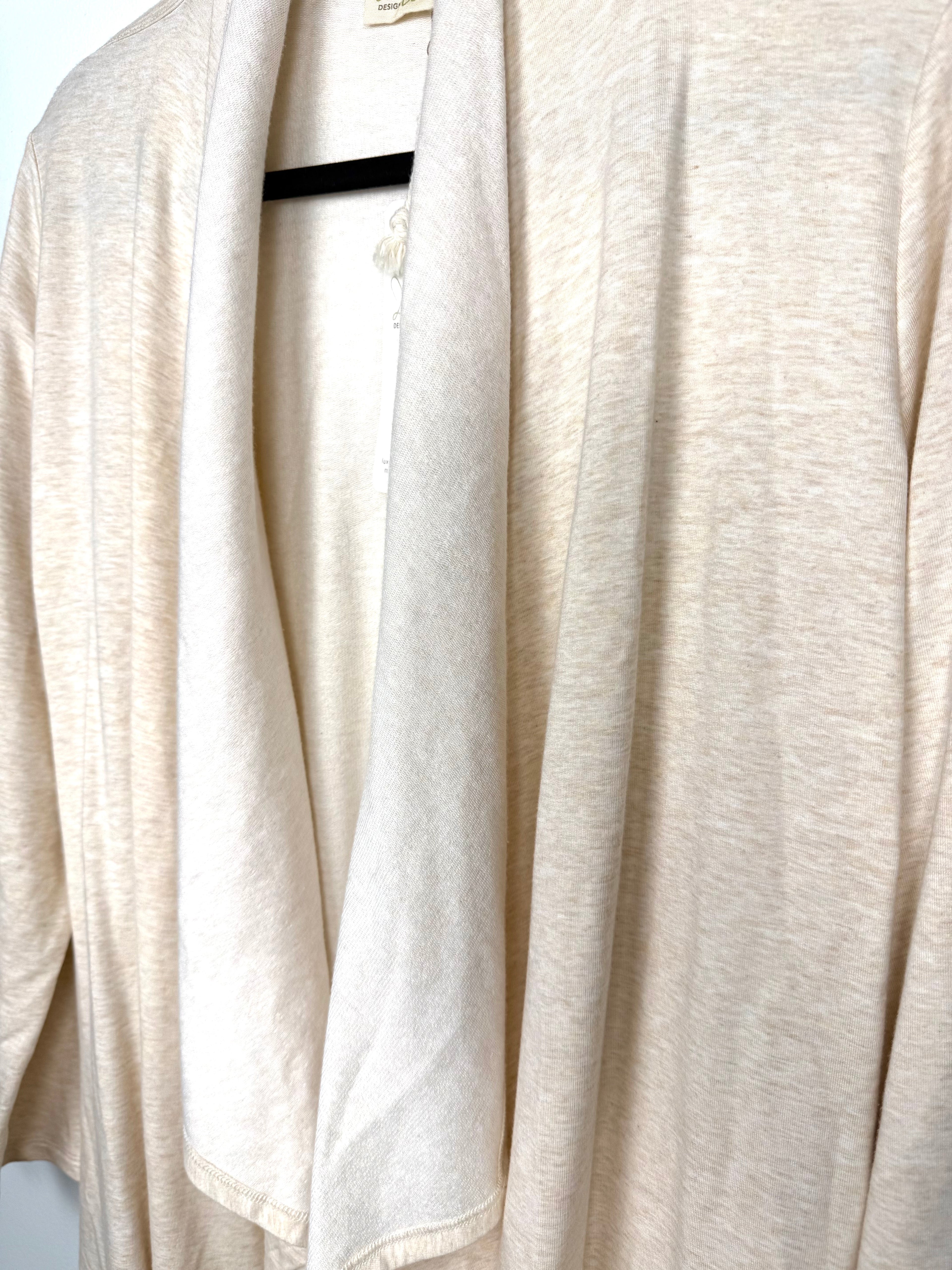 close up of lapels on NWT Duffield Design Bamboo Cotton Waterfall Cardigan | Size L at Blue Sparrow Shop
