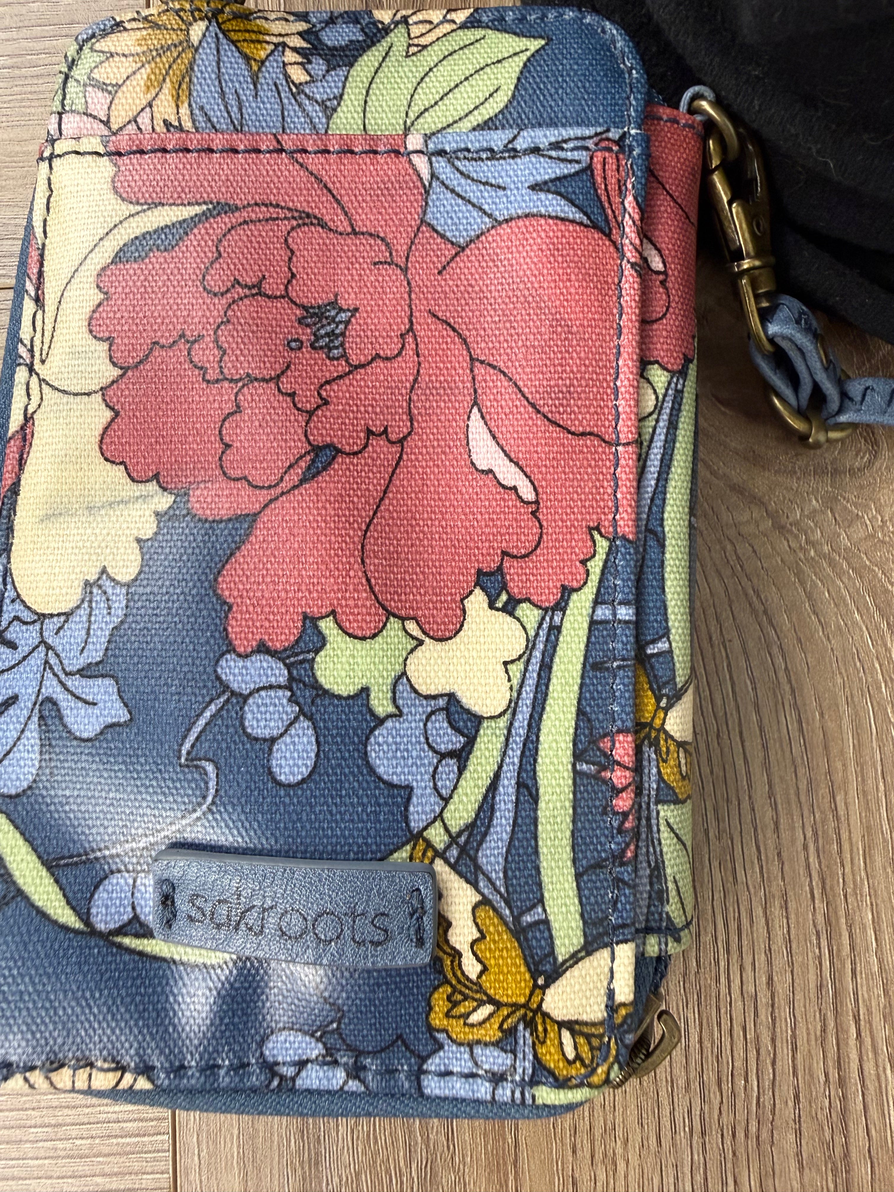 close up of pattern on Sakroots Floral Crossbody Phone Wallet 