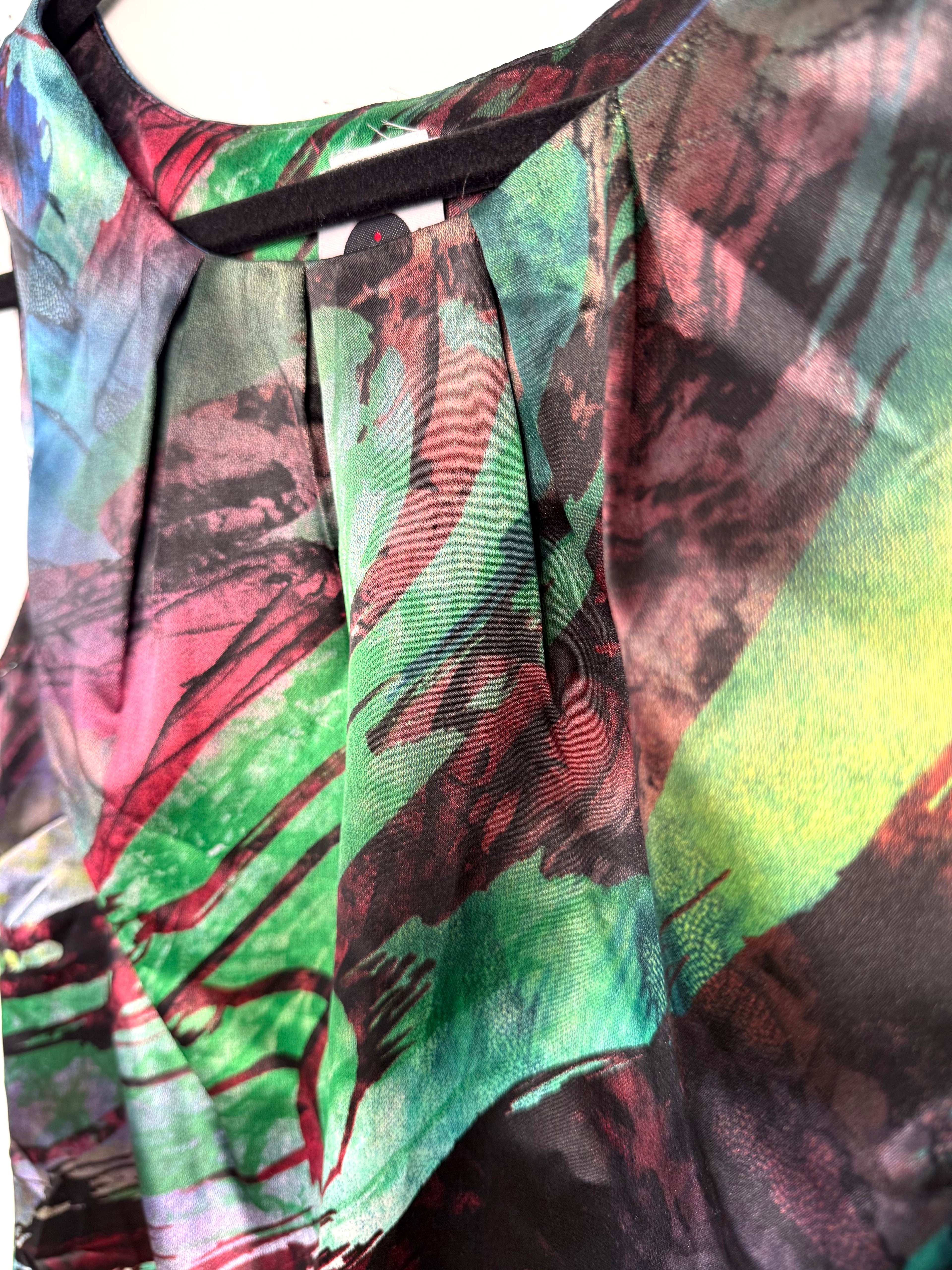 close up of pleated neckline on Vintage Abstract Art Sleeveless Top | Made in Canada | Size 10  at Blue Sparrow Shop