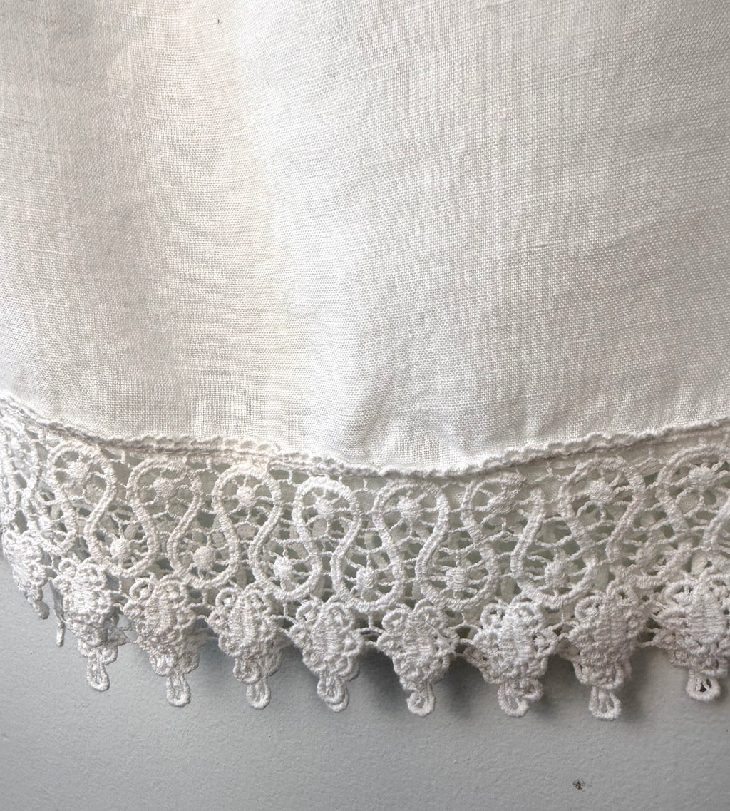 cotton lace hem on 100% Linen Made in Italy Lungo L'Arno Sleeveless Top | Size L at Blue Sparrow Shop