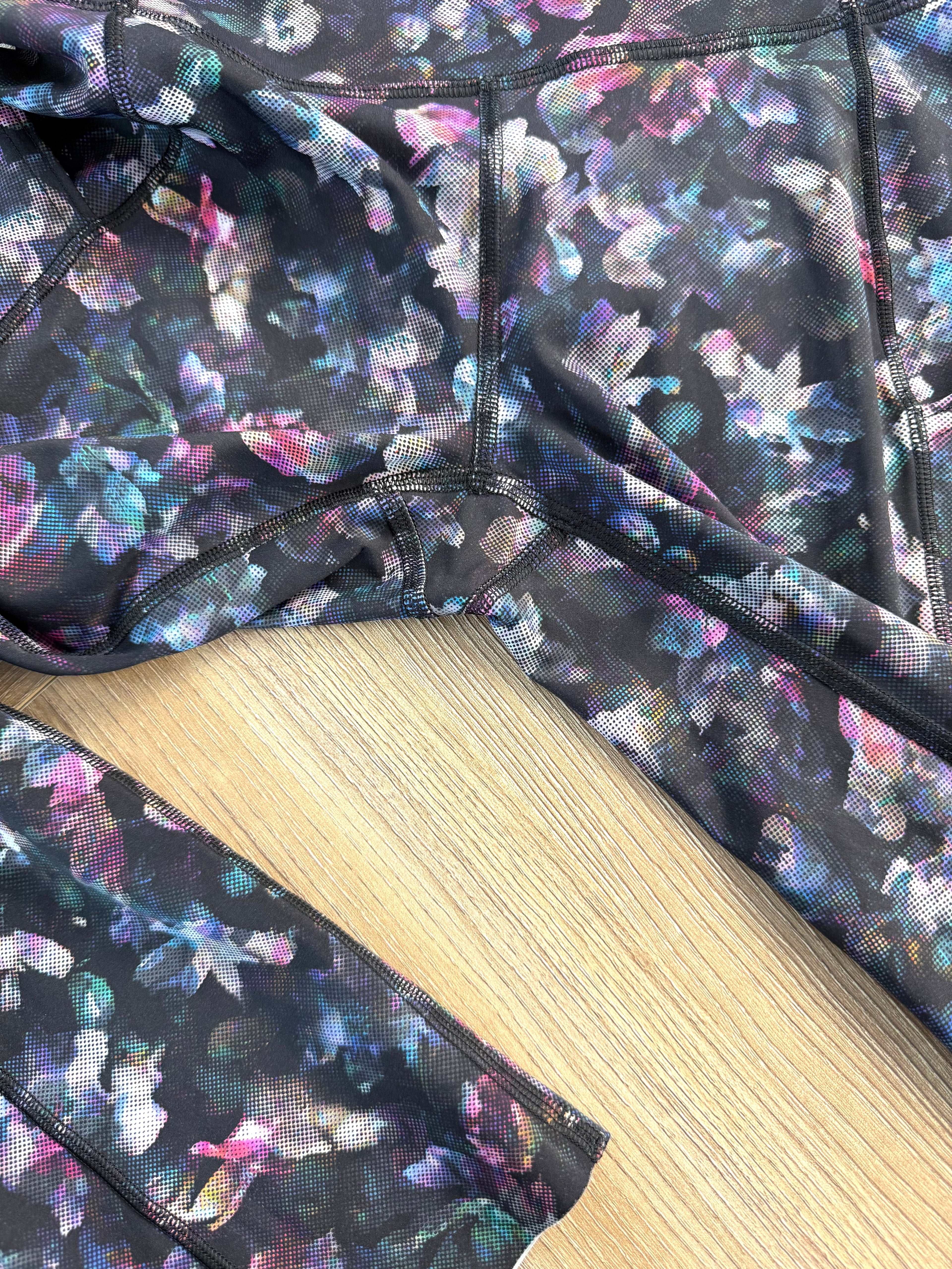 crotch of Lululemon floral capris | Size 6 at Blue Sparrow Shop 