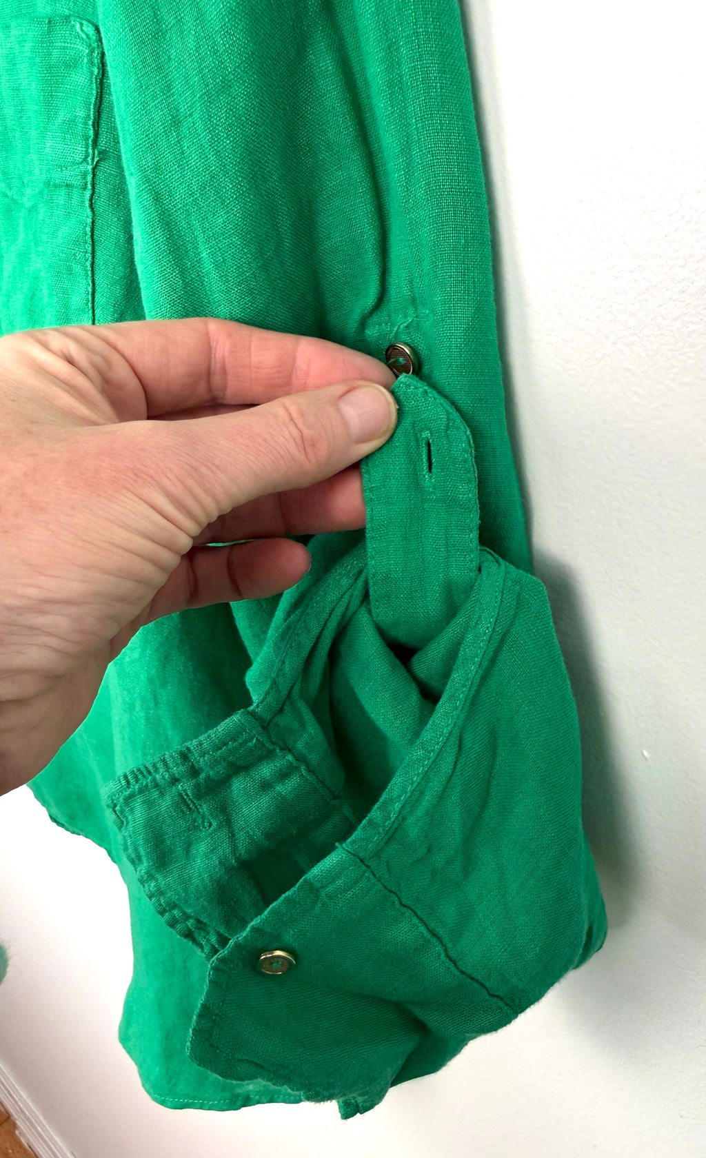 cuff detail on NWT Zara 100% Linen Shirt | Size M at Blue Sparrow Shop 